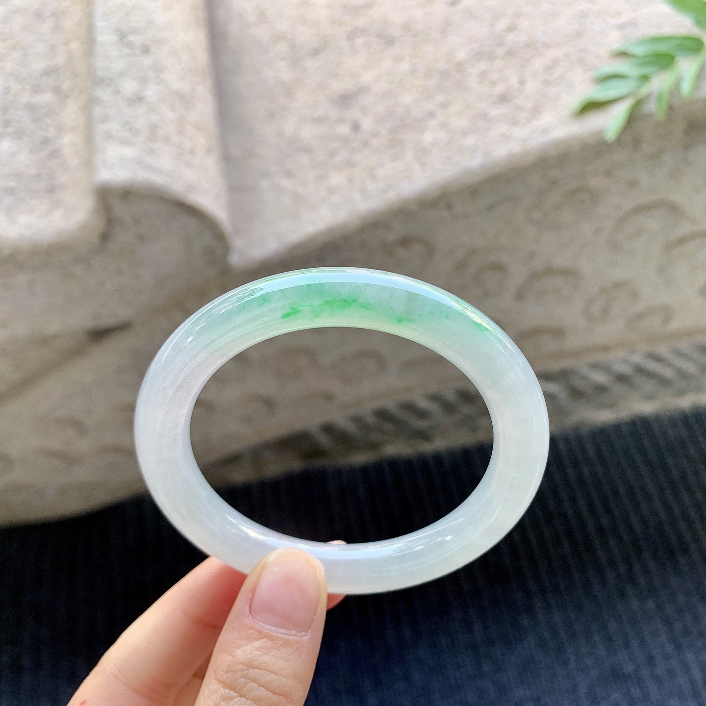 圆条53 54，糯冰飘绿，水润，种老，细腻，打灯有絮线