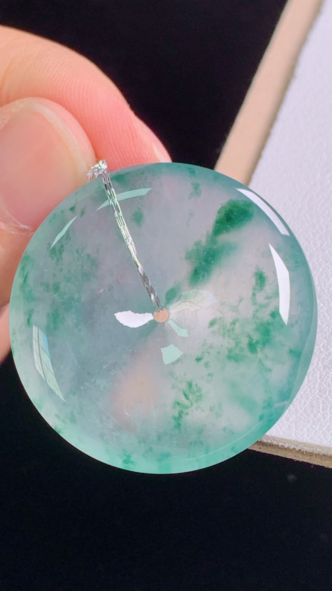 ️高品质 高冰飘花平安扣 种水，花色灵动，冰清玉洁，无裂 尺寸:32.4-5.9mm