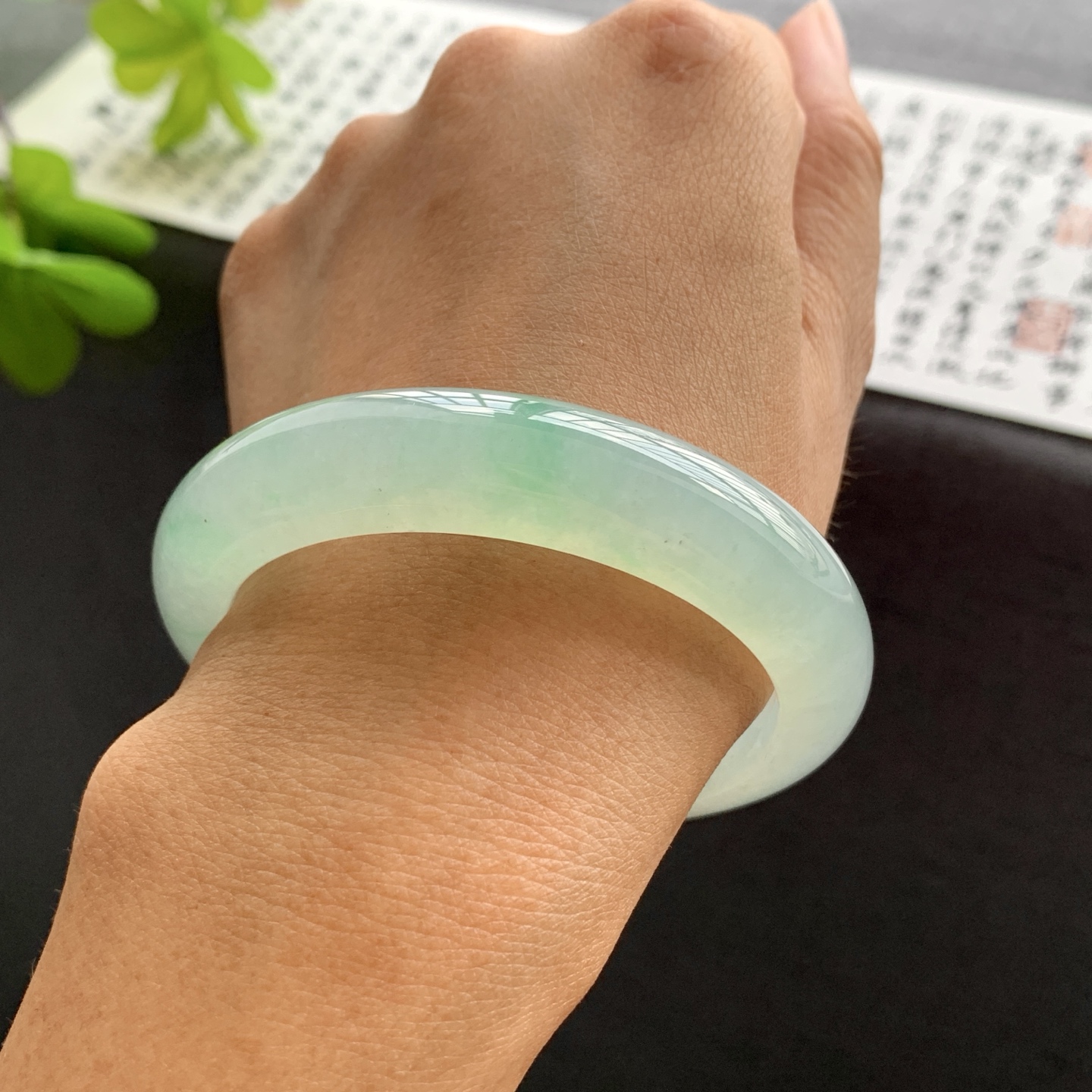 071206JJ 冰绿底飘绿正圈翡翠手镯 56.2-13.5-9.2