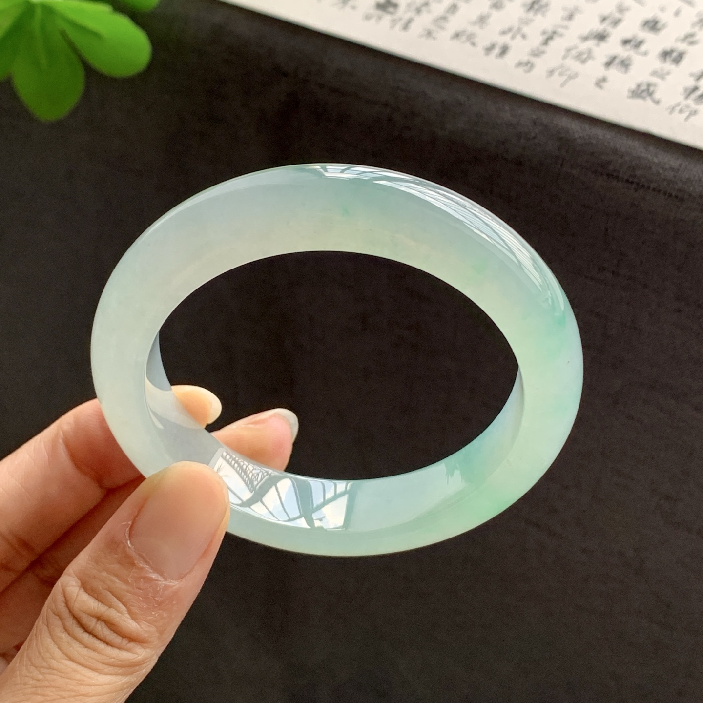 071206JJ 冰绿底飘绿正圈翡翠手镯 56.2-13.5-9.2