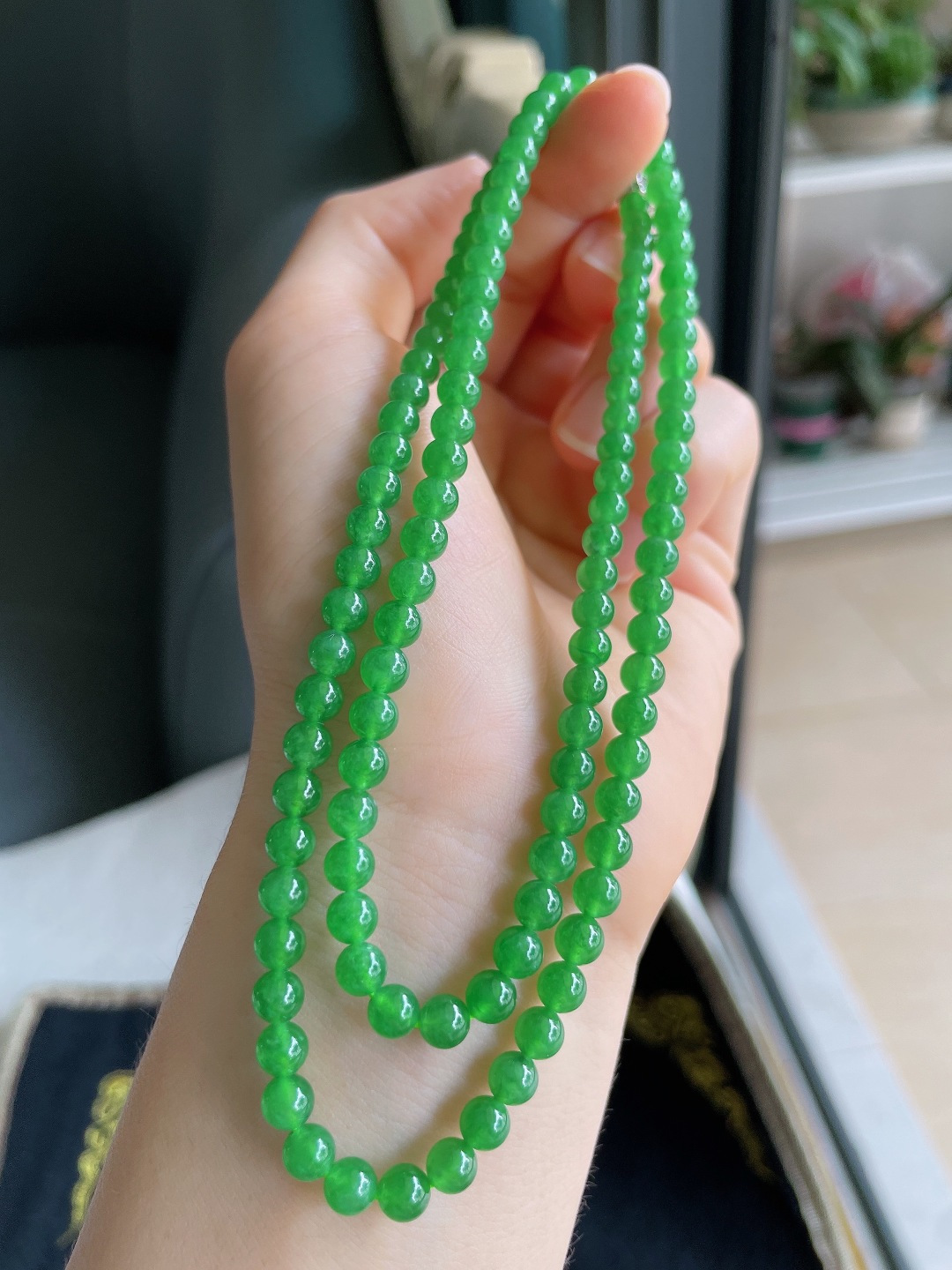 缅甸天然翡翠A货，老坑冰满绿珠链，尺寸：5mm114颗。【编4372】