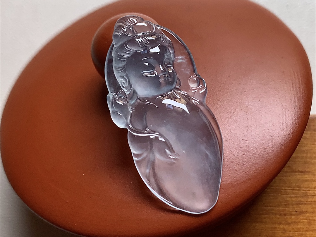 ️ 玻璃种宝宝观音 雕工细致可爱极了，冰透感十足，尺寸31.3*15*4.2
