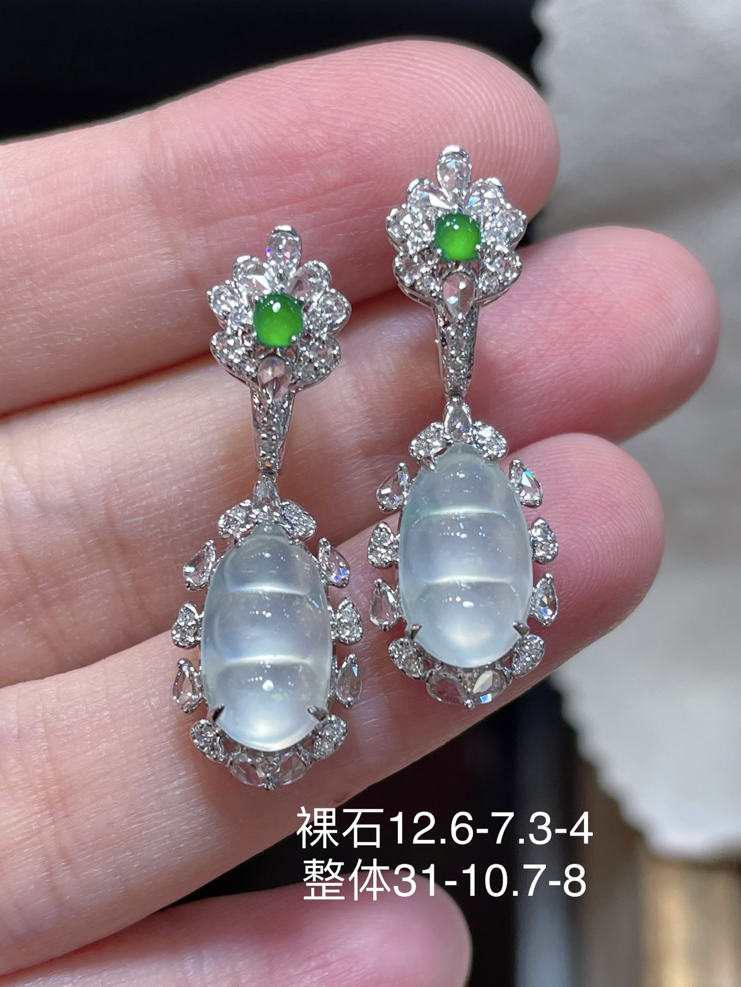 ️ 天然翡翠A货冰种福豆耳环， 很纯很冰，料子够厚装 无裂，18k真金镶嵌，超值，12.6-7.3