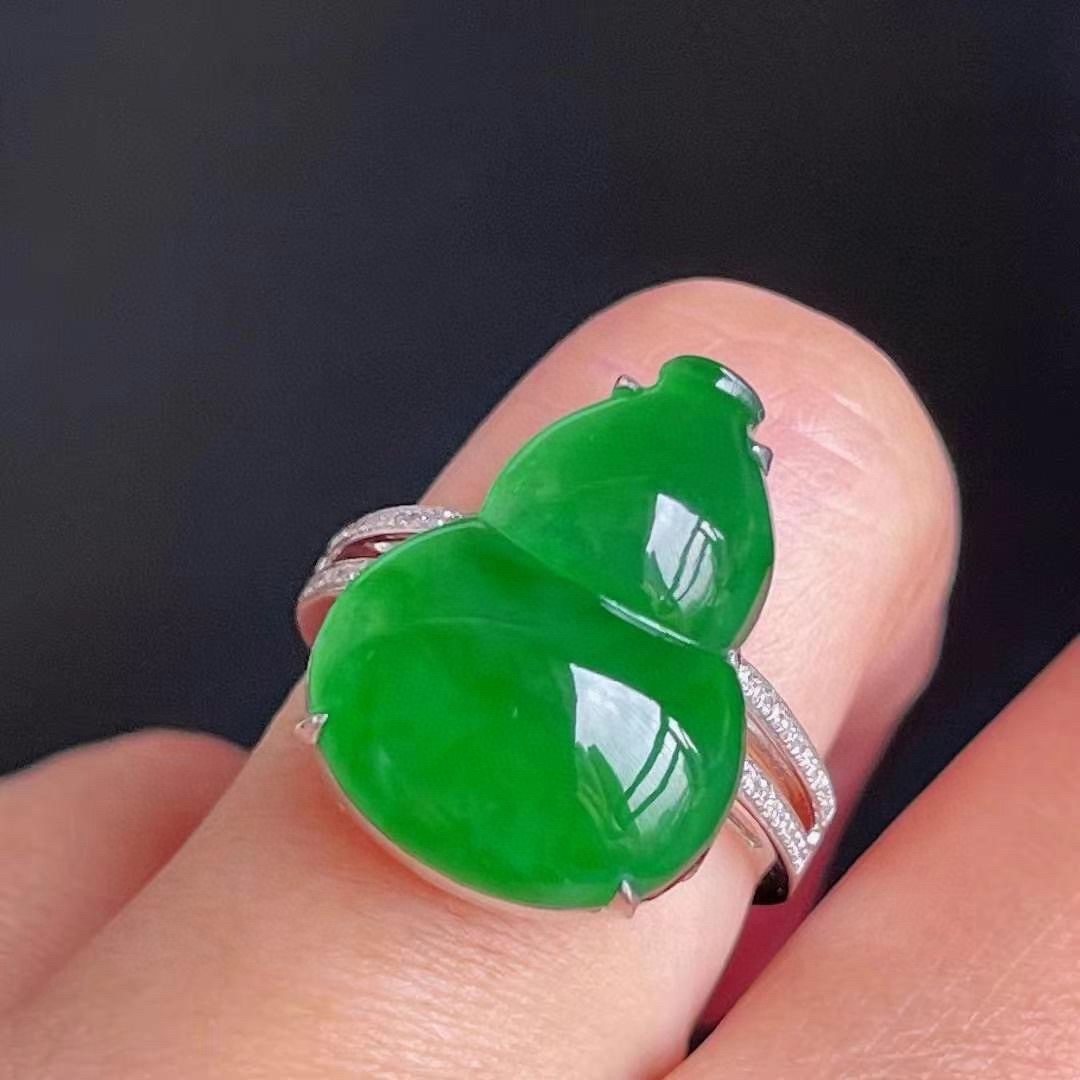 大葫芦戒指  细腻水润 厚装饱满 形体饱满 无裂