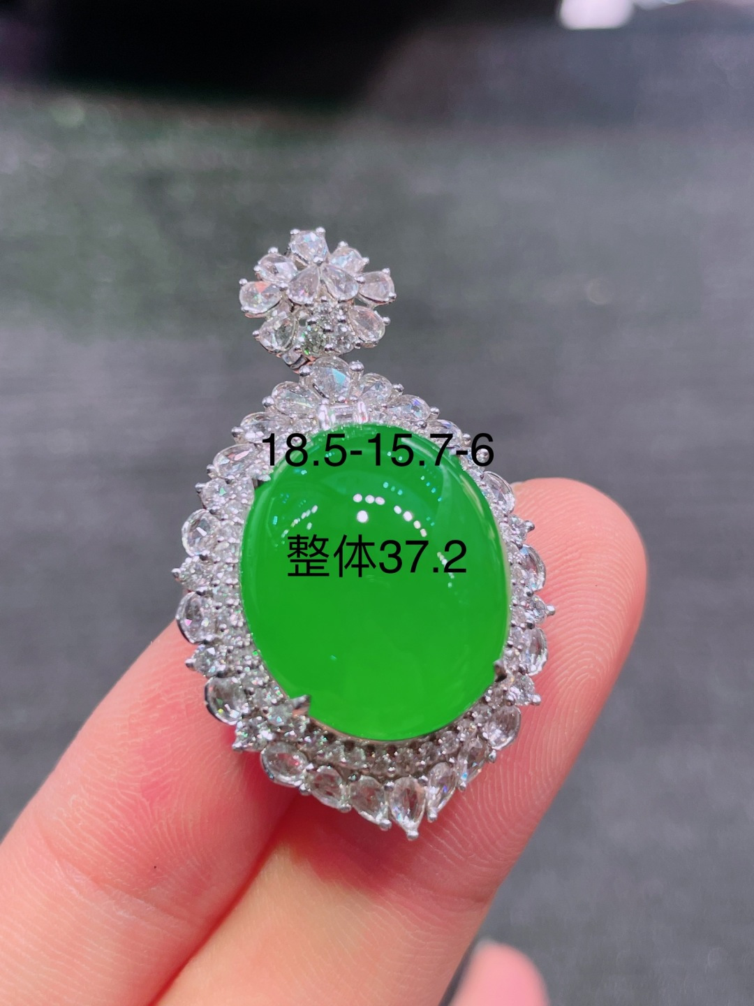 ️ 高冰绿蛋面吊坠，晶莹剔透，新颖时尚，无裂，18.5-15.7-6