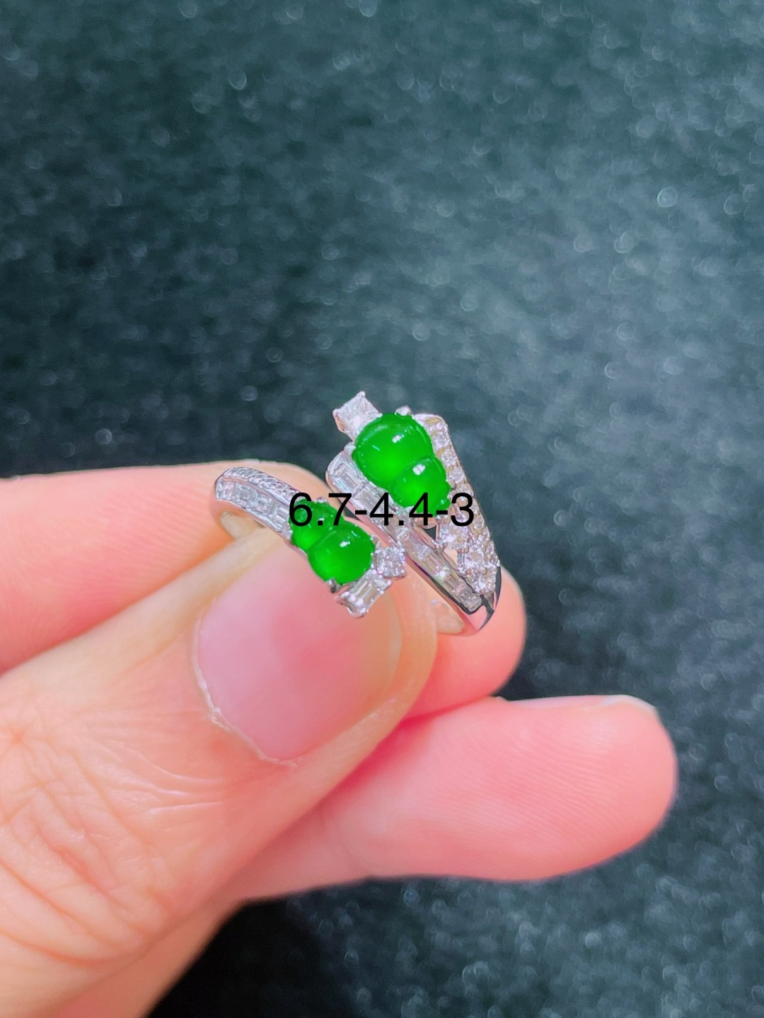 ️绿葫芦戒指 晶莹剔透，新颖时尚，无裂，6.7-4.4-3