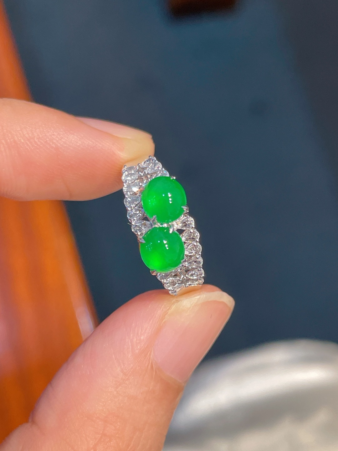 ️阳绿蛋面戒指 无裂 18k金镶嵌，5.2-5.7-2.8