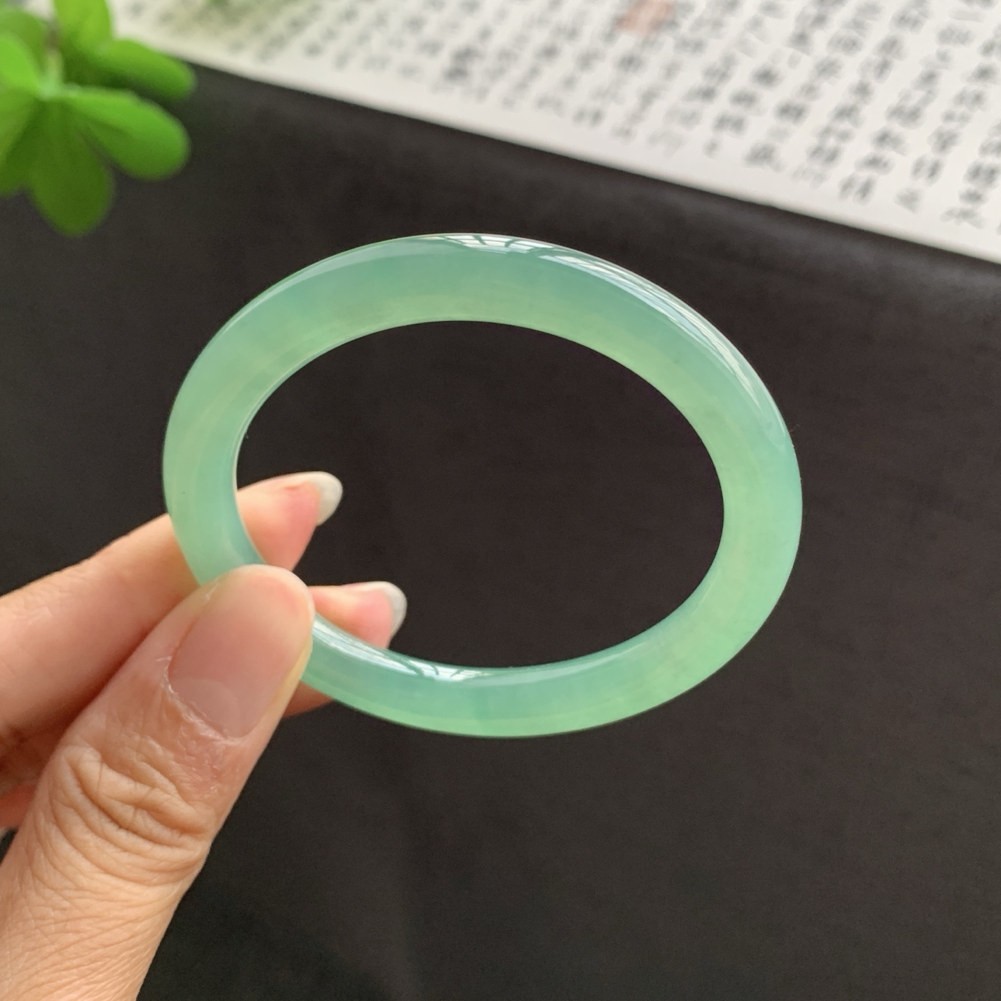 满绿小圆条贵妃翡翠手镯 52.6-46.6-7.6-7.4
