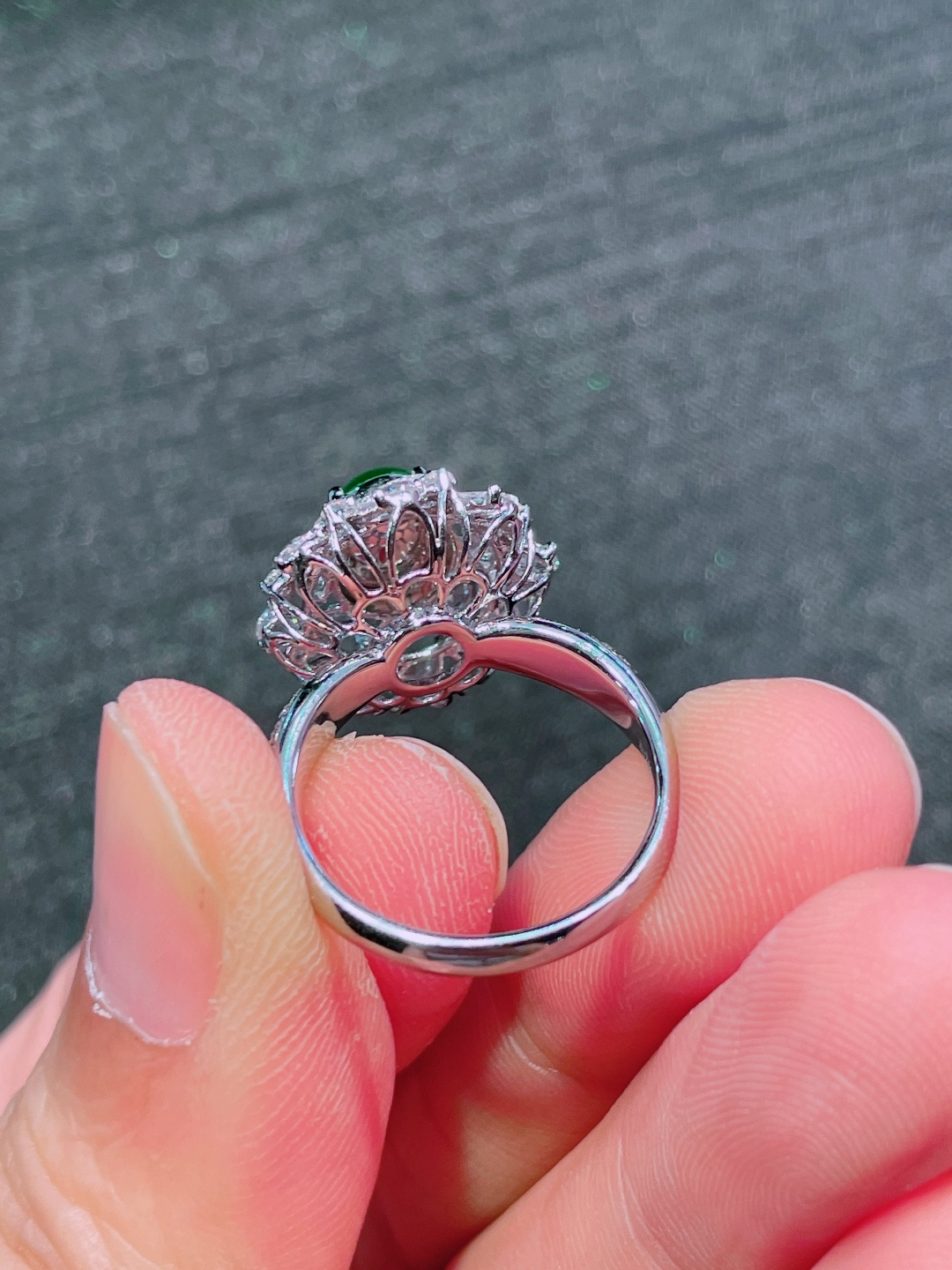 ️绿蛋面戒指 晶莹剔透，新颖时尚，无裂，8-7-4