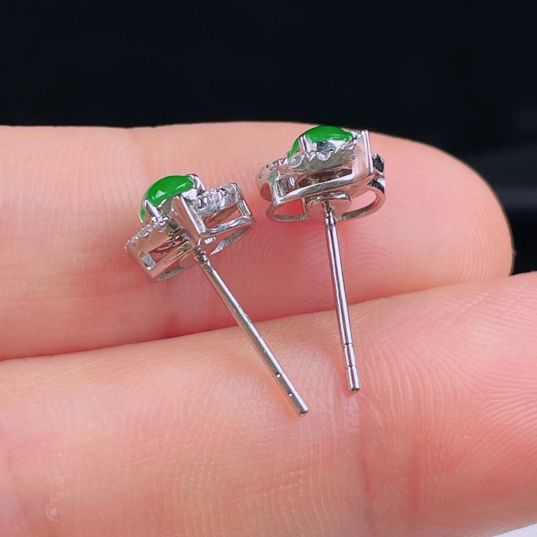 ️冰绿耳钉，老种起光，细底通透，尺寸：裸石4.5/4/3mm0714