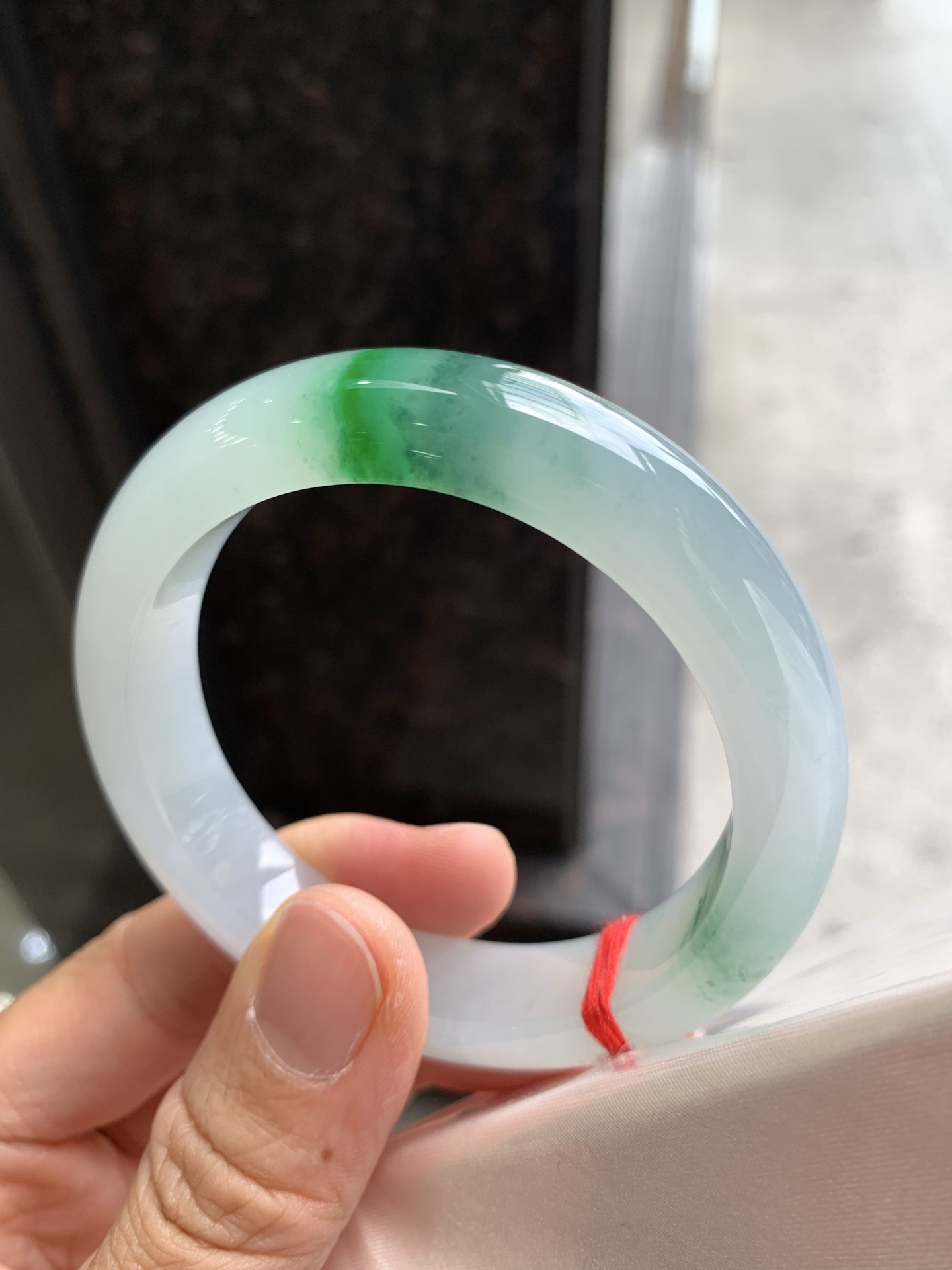 正圈冰飘绿 无裂 尺寸：56/12.9/9 细腻