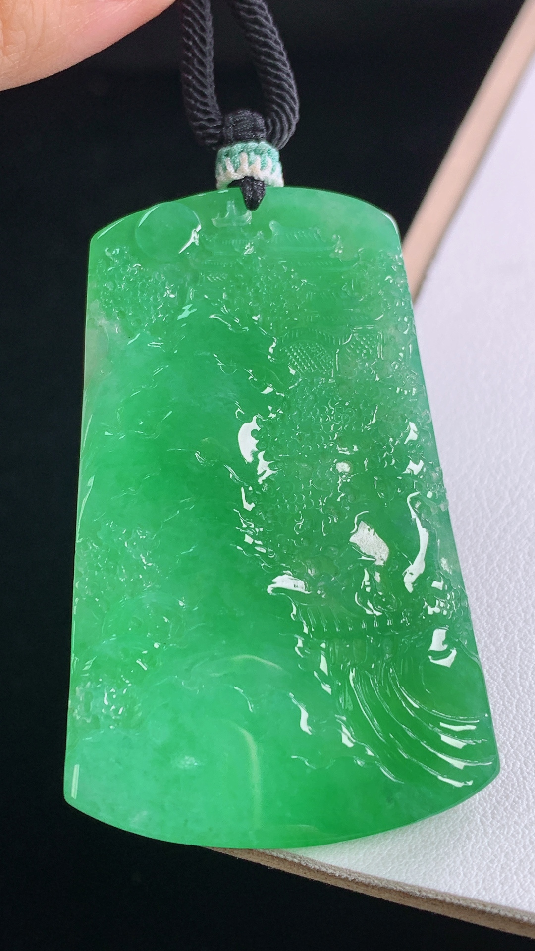 ️冰绿山水牌 种色兼备，水润细腻，无裂，尺寸:58.0-36.3-5.7mm 11
