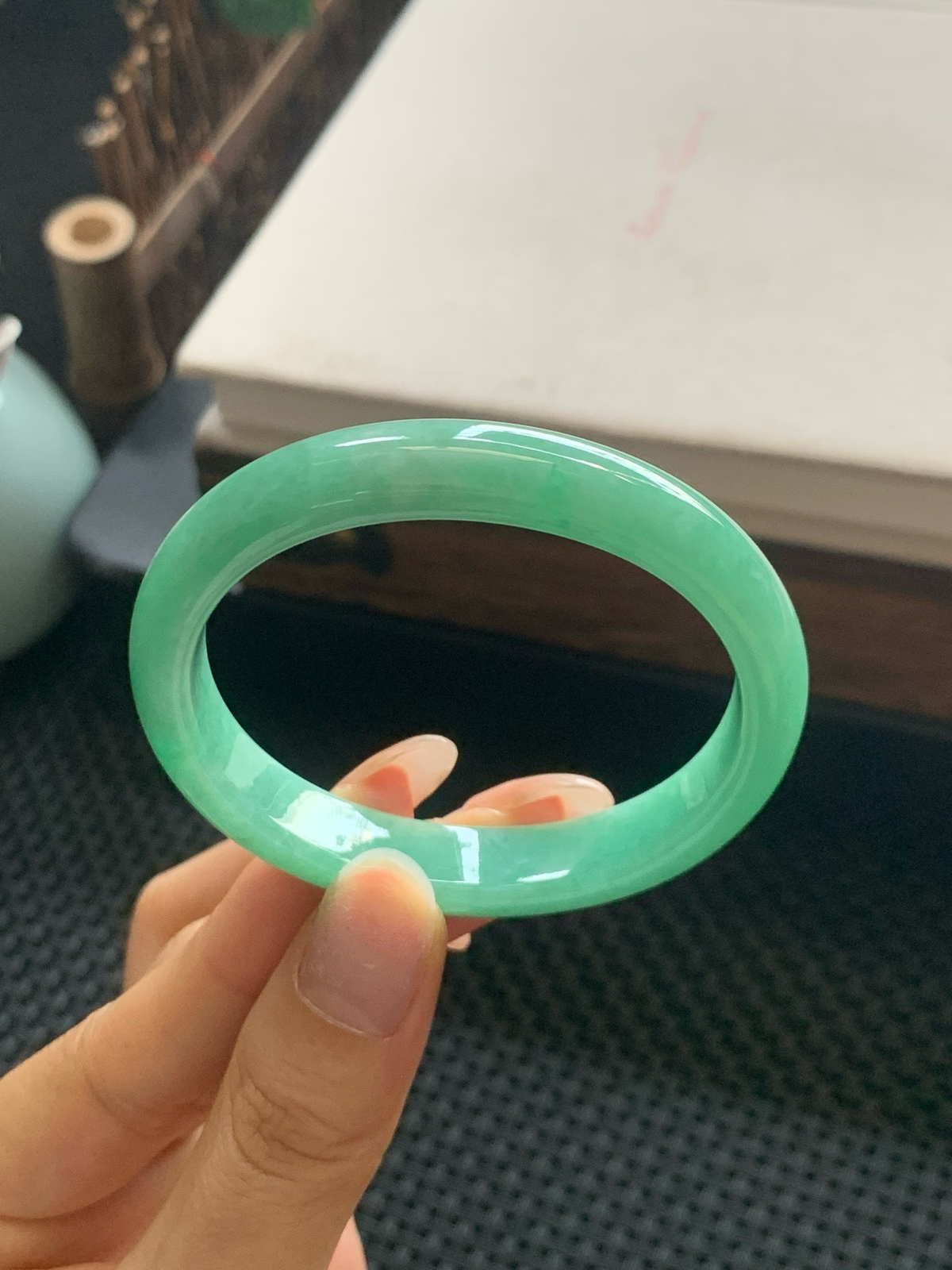 51.1圈口满绿贵妃手镯