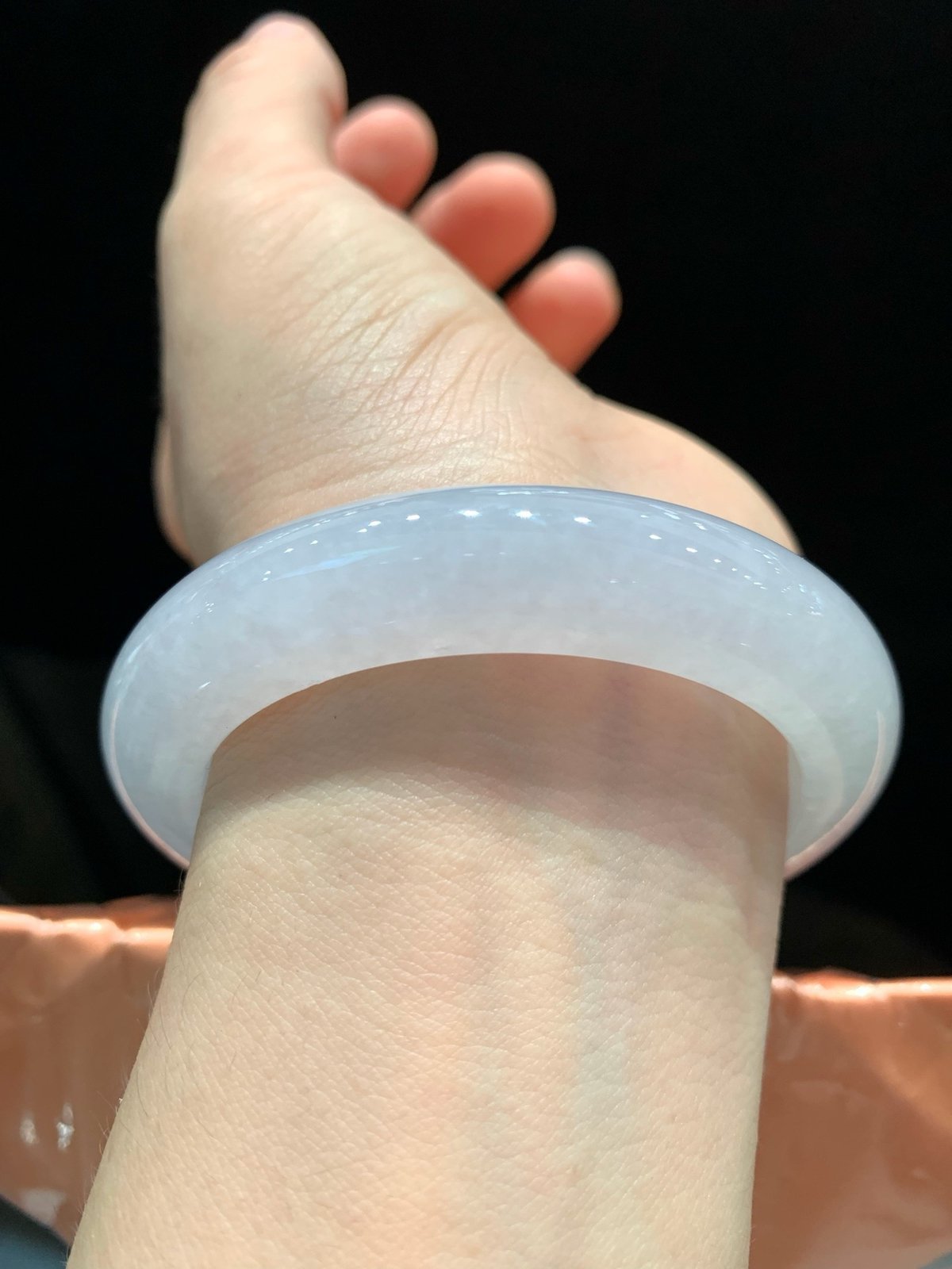 尺寸54.6/11.9/9.5，白冰手镯
水润细腻 清新甜美