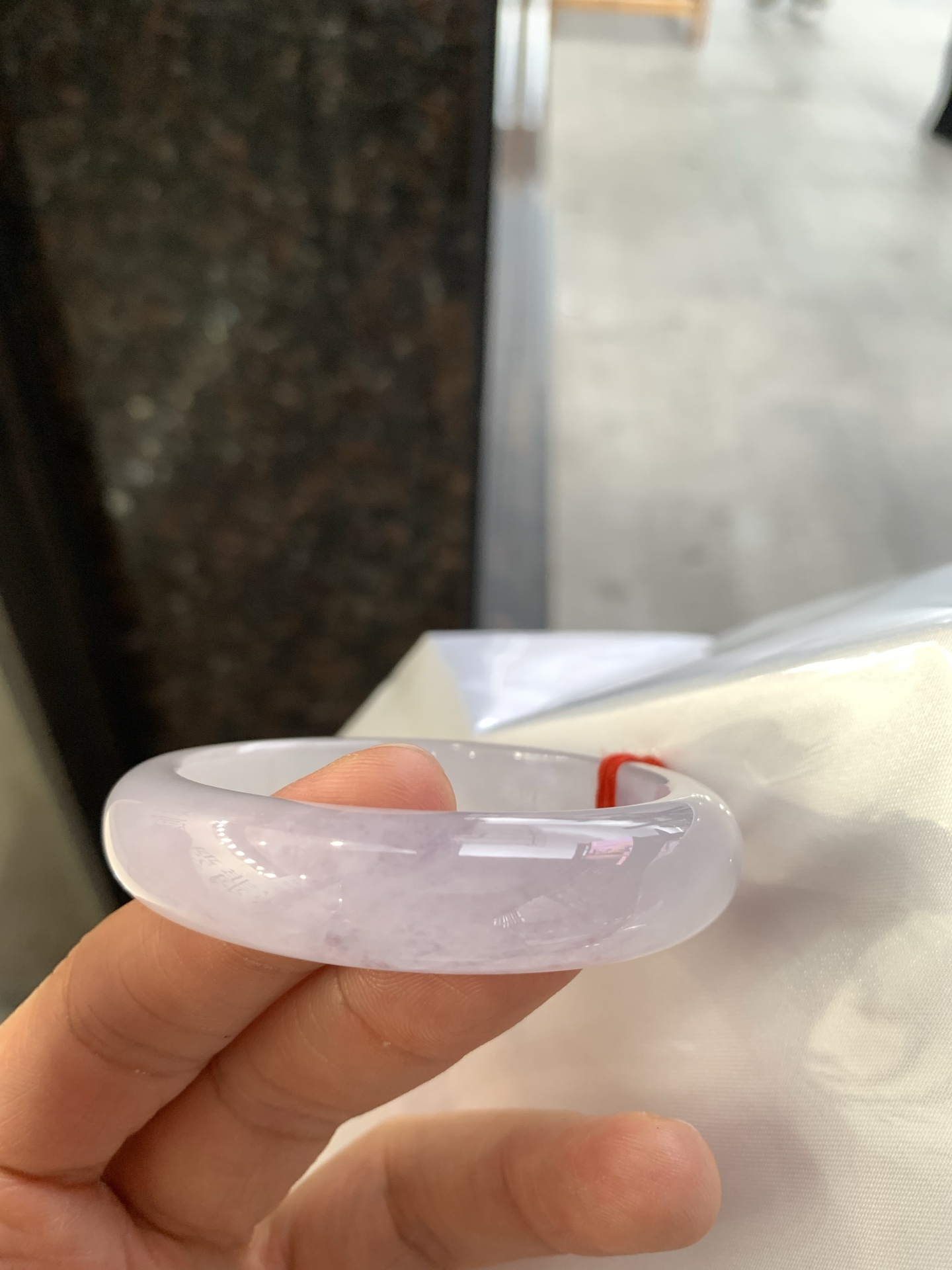 贵妃冰镯 微细纹 尺寸：53.5/45/13/7.8 起荧光