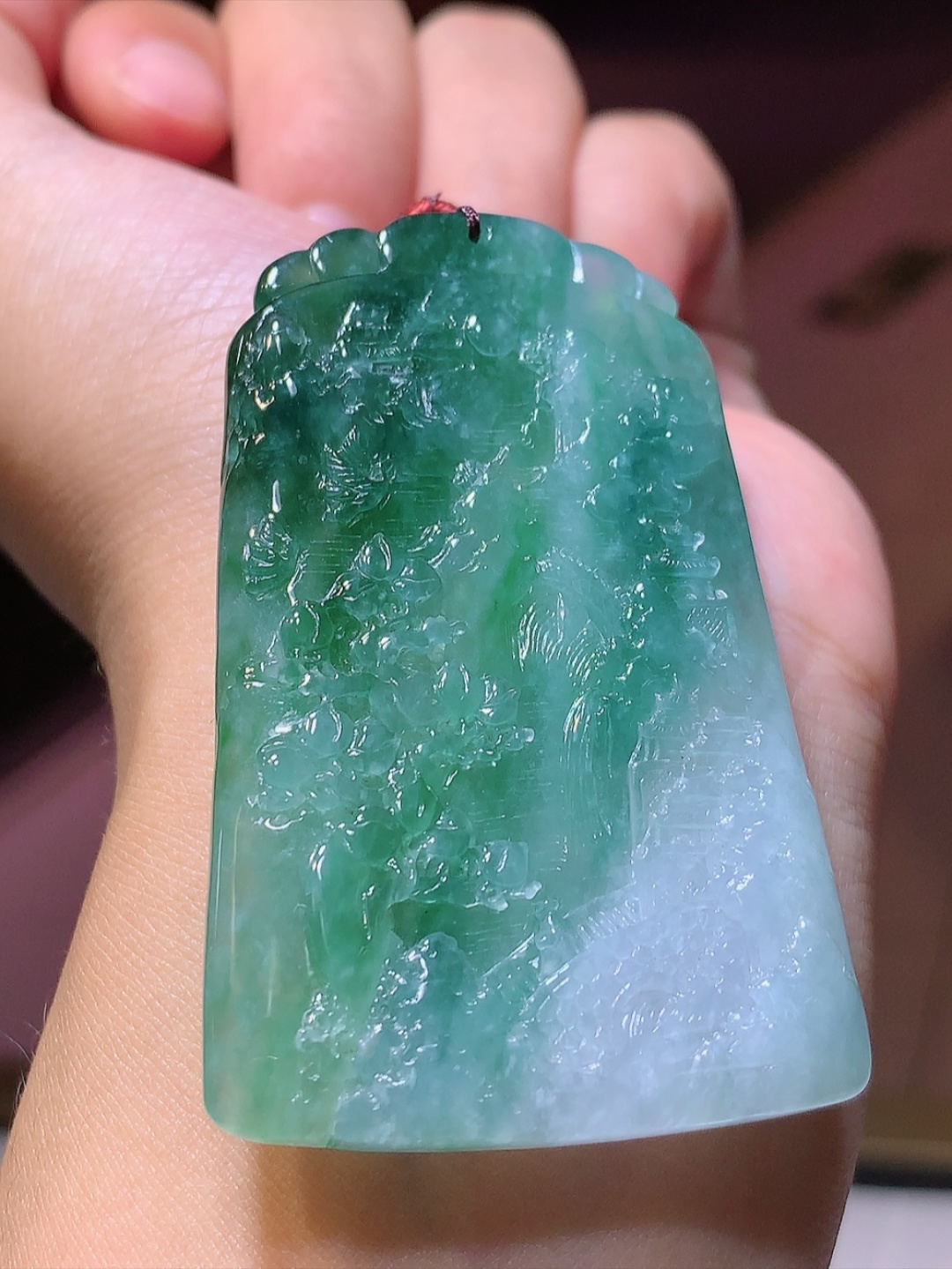 冰飘绿花山水牌挂件 种老底子细腻，佩戴精致美好货号30712，59.5-38.9-5.8