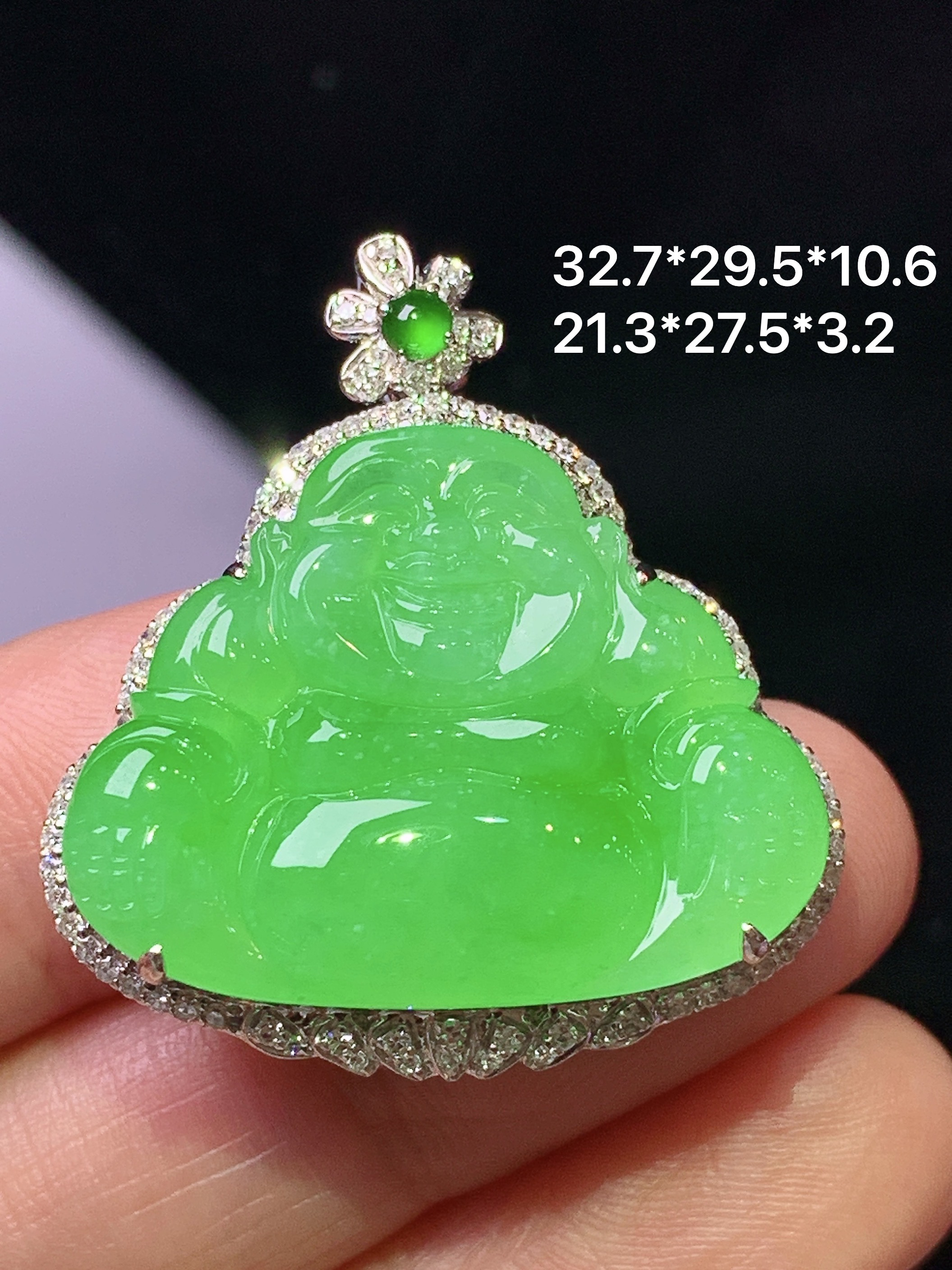 18k金钻镶嵌冰阳绿佛公吊坠 玉质细腻 色泽艳丽清新 整体尺寸32.7*29.5*10.6 h6
