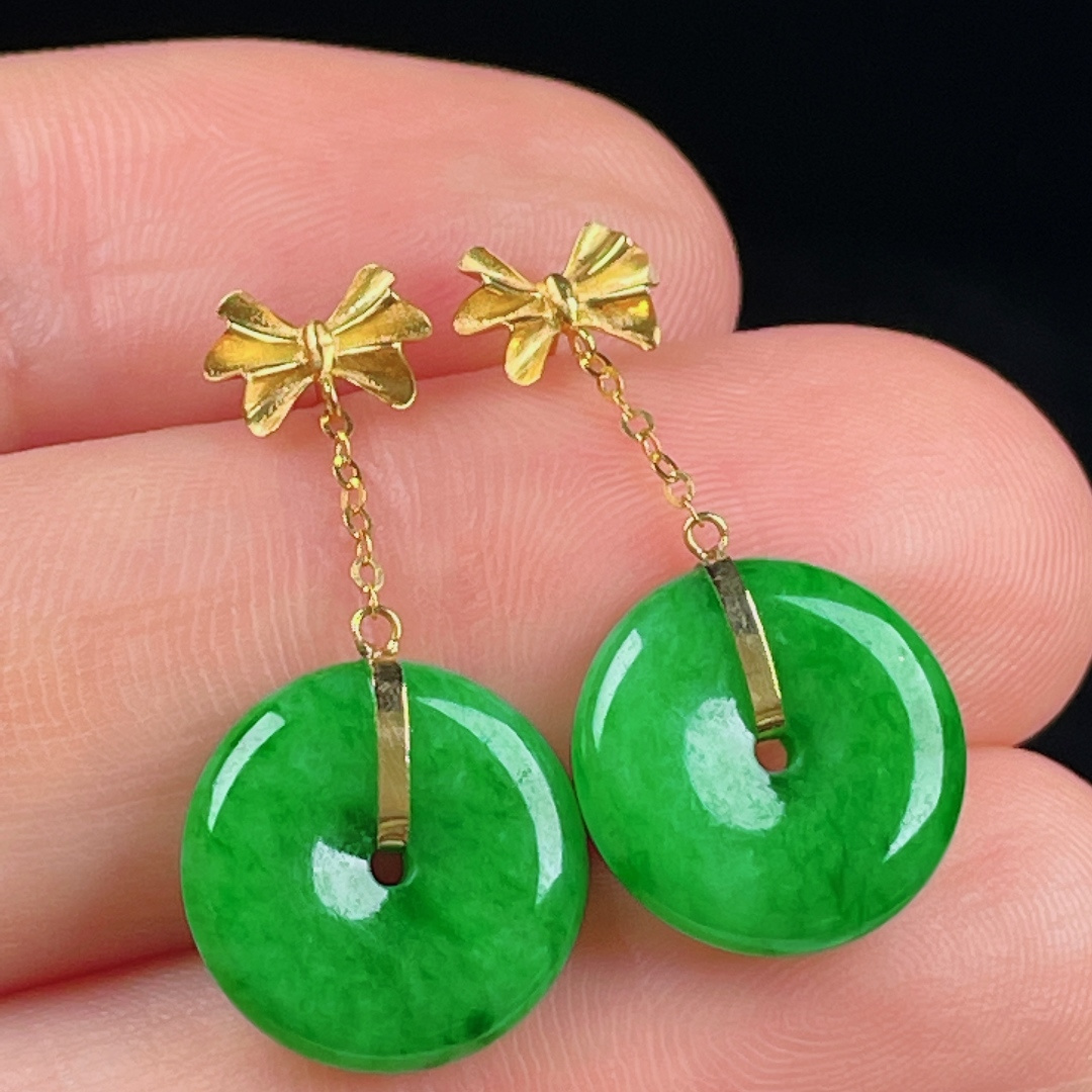 ️辣绿耳坠，老种起光，细底通透，尺寸：裸石12.8/3mm0714
