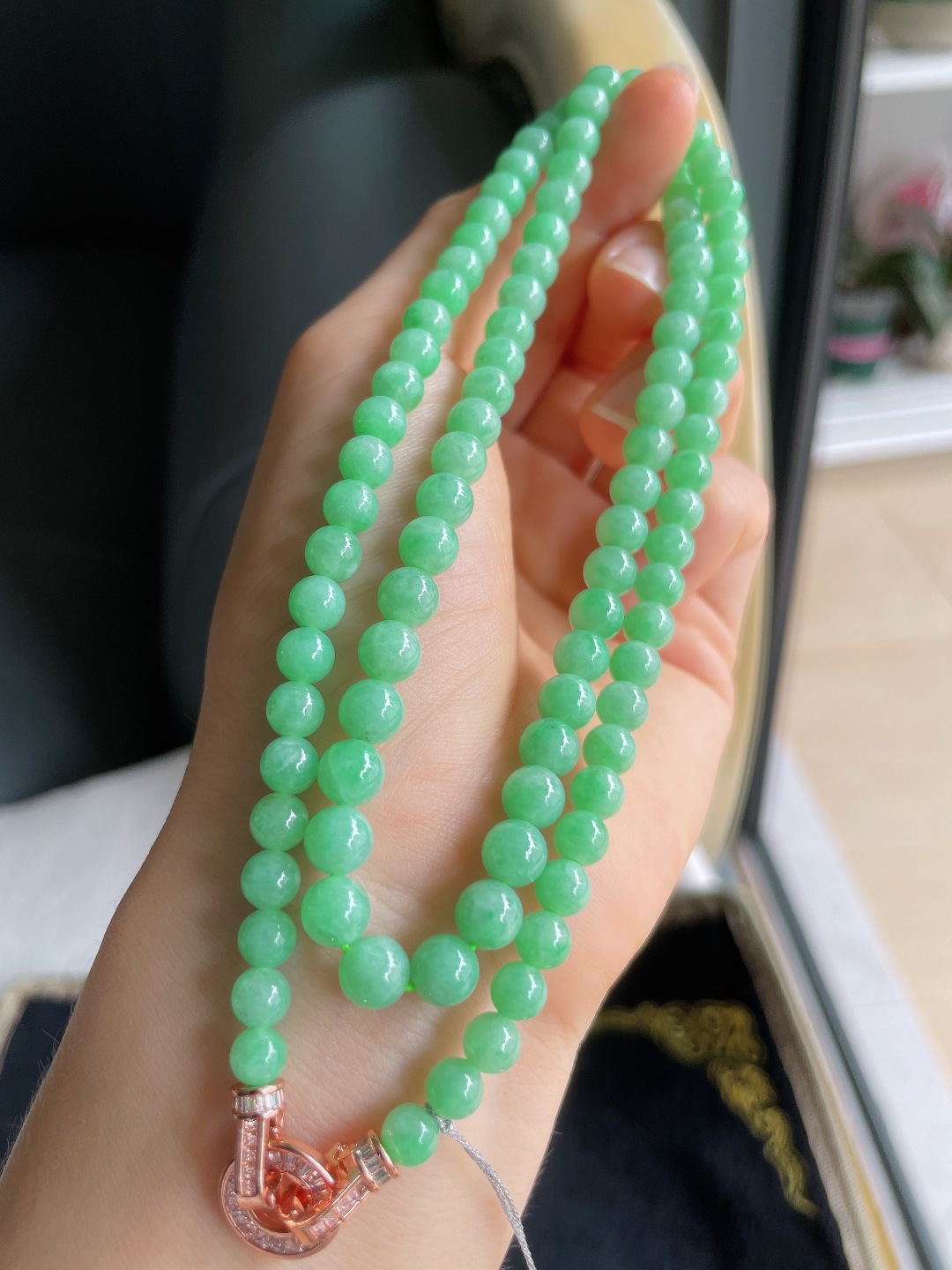 ️，天然翡翠A货，冰满绿珠链，尺寸：5.8mm99颗。【编3041】