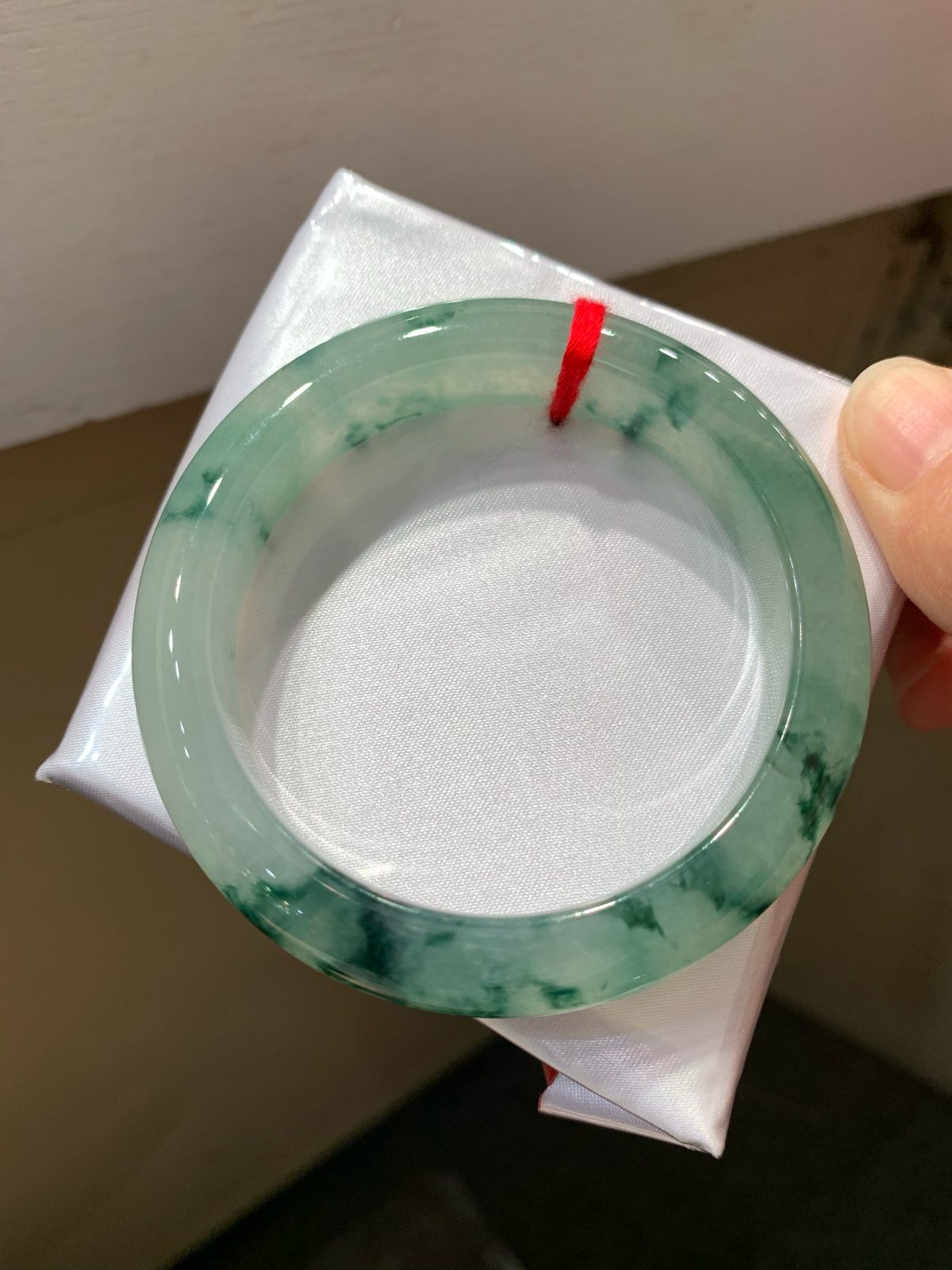 尺寸54.9/12.1/9.0，冰种飘花手镯
种好水足