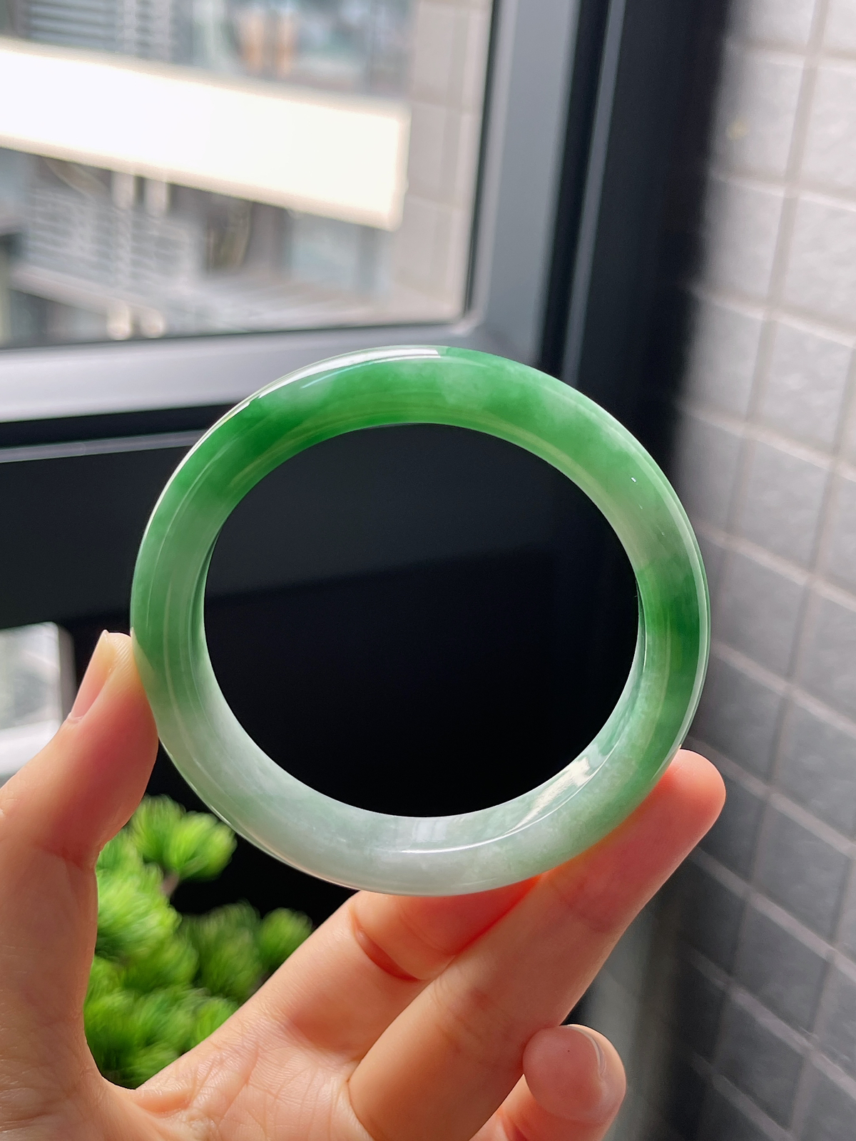 圈口54.8，糯化种飘花翡翠正圈手镯