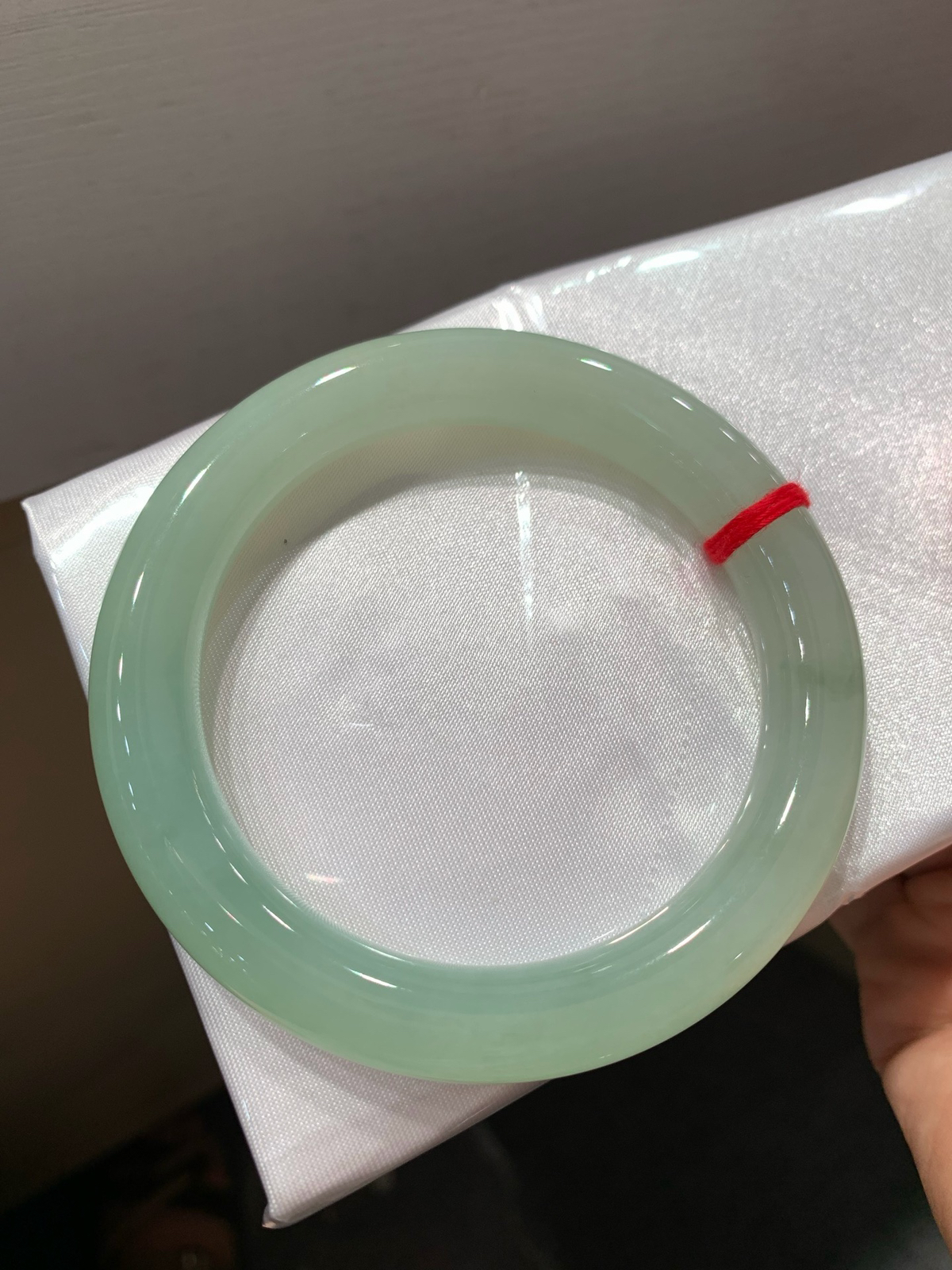 尺寸56.9/10.7，冰晴水圆条手镯
清新甜美 水润细腻