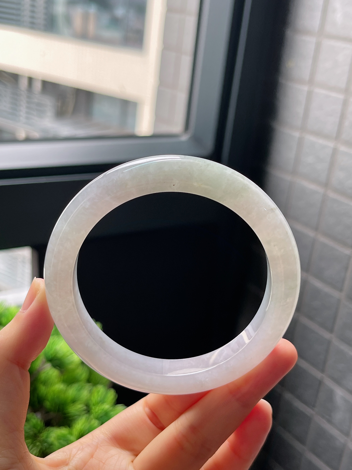 圈口60.4，冰糯种淡绿色翡翠正圈手镯