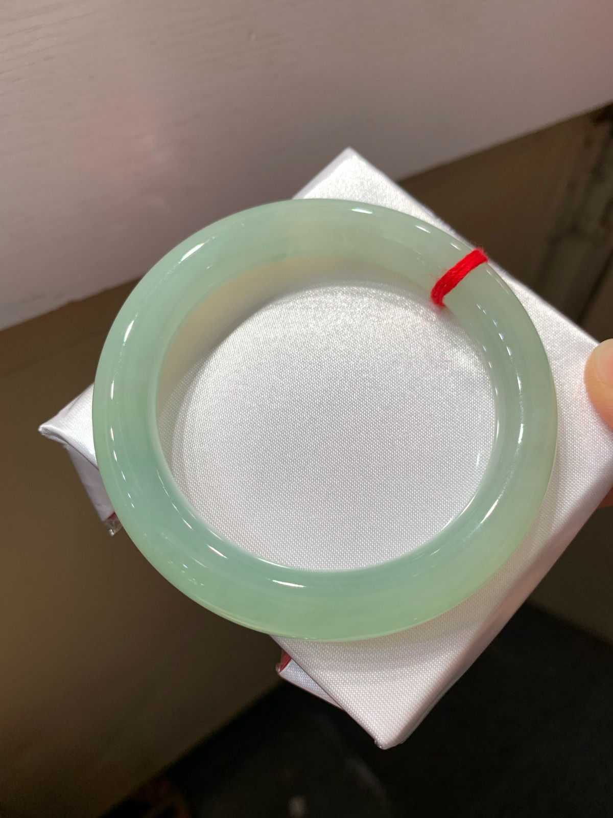 尺寸56.9/10.7，冰晴水圆条手镯
清新甜美 水润细腻