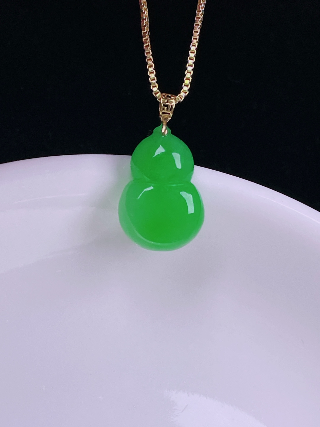 ️飘绿葫芦，老种起光，细底通透，尺寸：19.3裸石16.4/11.2/4.8mm0714