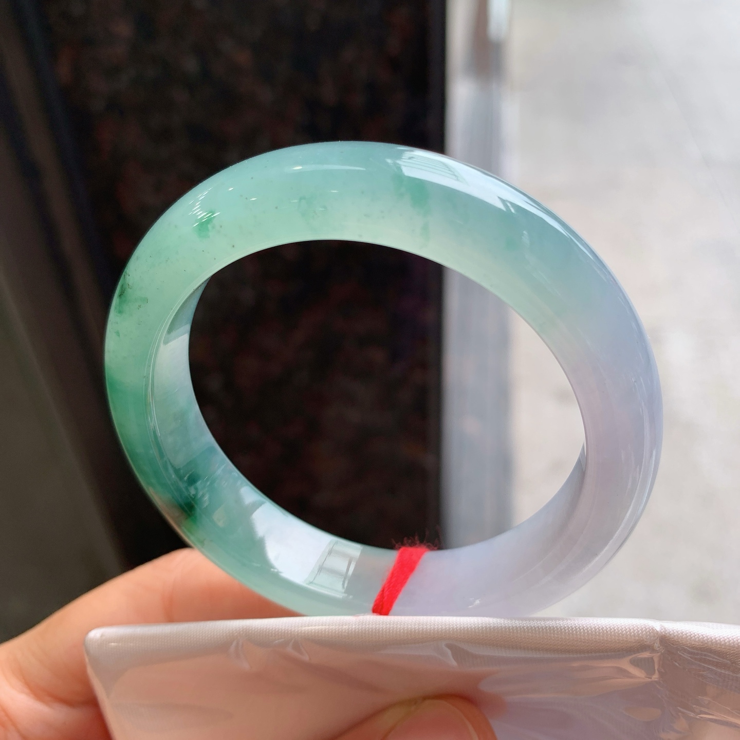 正圈冰飘花 表皮微瑕疵微扣 尺寸：53/12.5/8.2 冰润