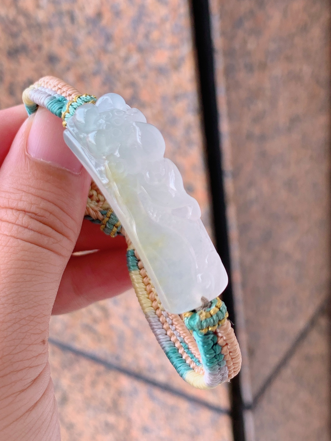 冰黄翡荷花手牌，玉质温润通透，雕工清雅秀气，百搭耐看 5307