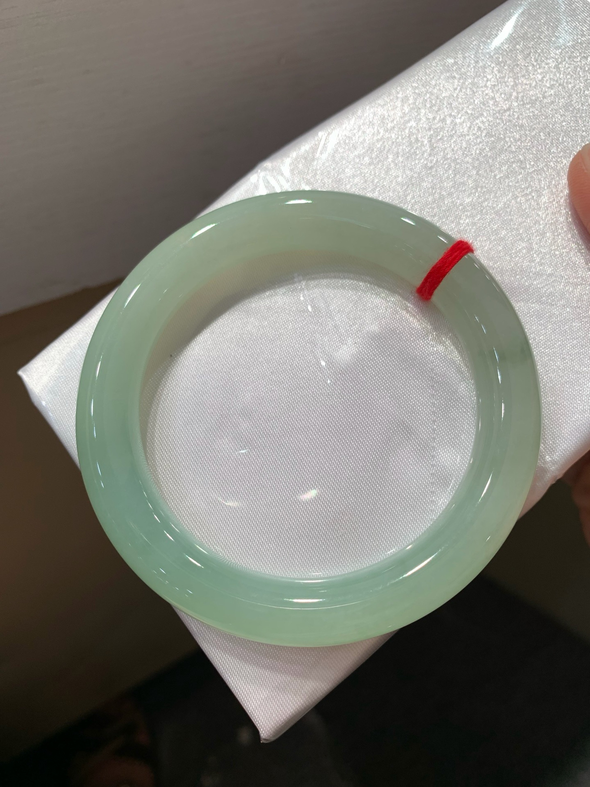 尺寸56.9/10.7，冰晴水圆条手镯
清新甜美 水润细腻