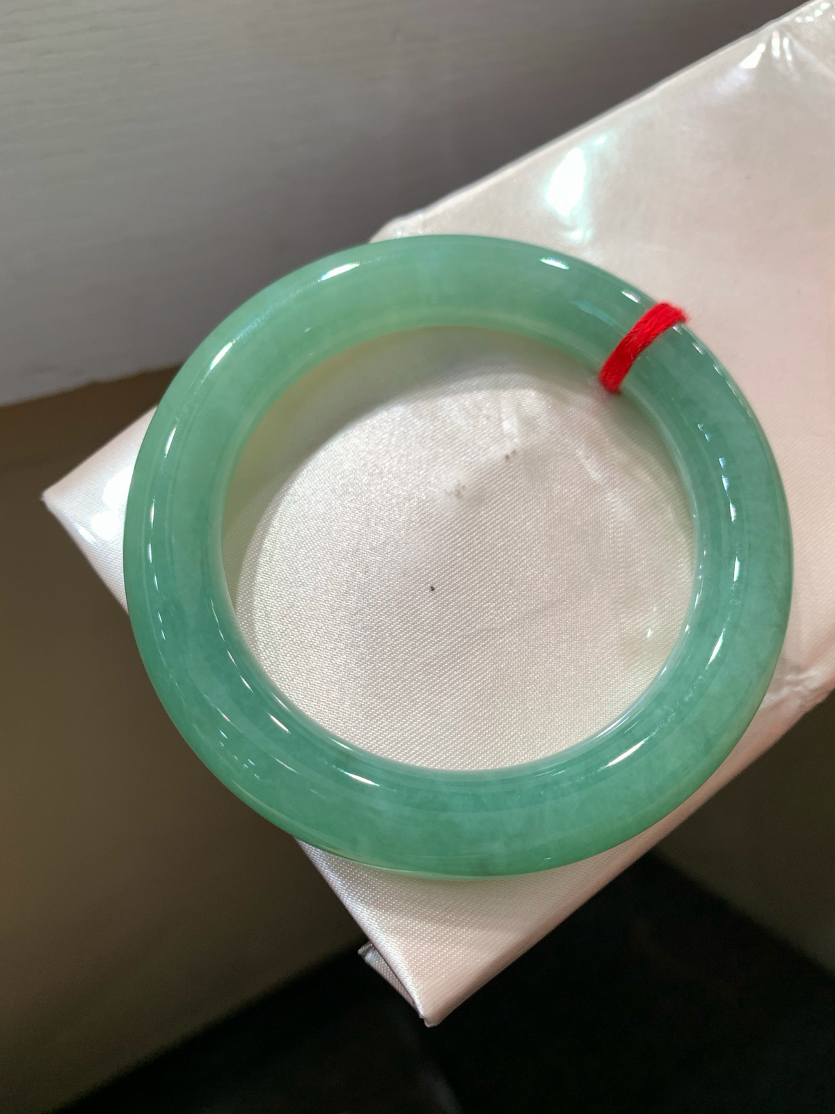 尺寸54.6/11.1，晴绿圆条手镯
水润细腻 清新