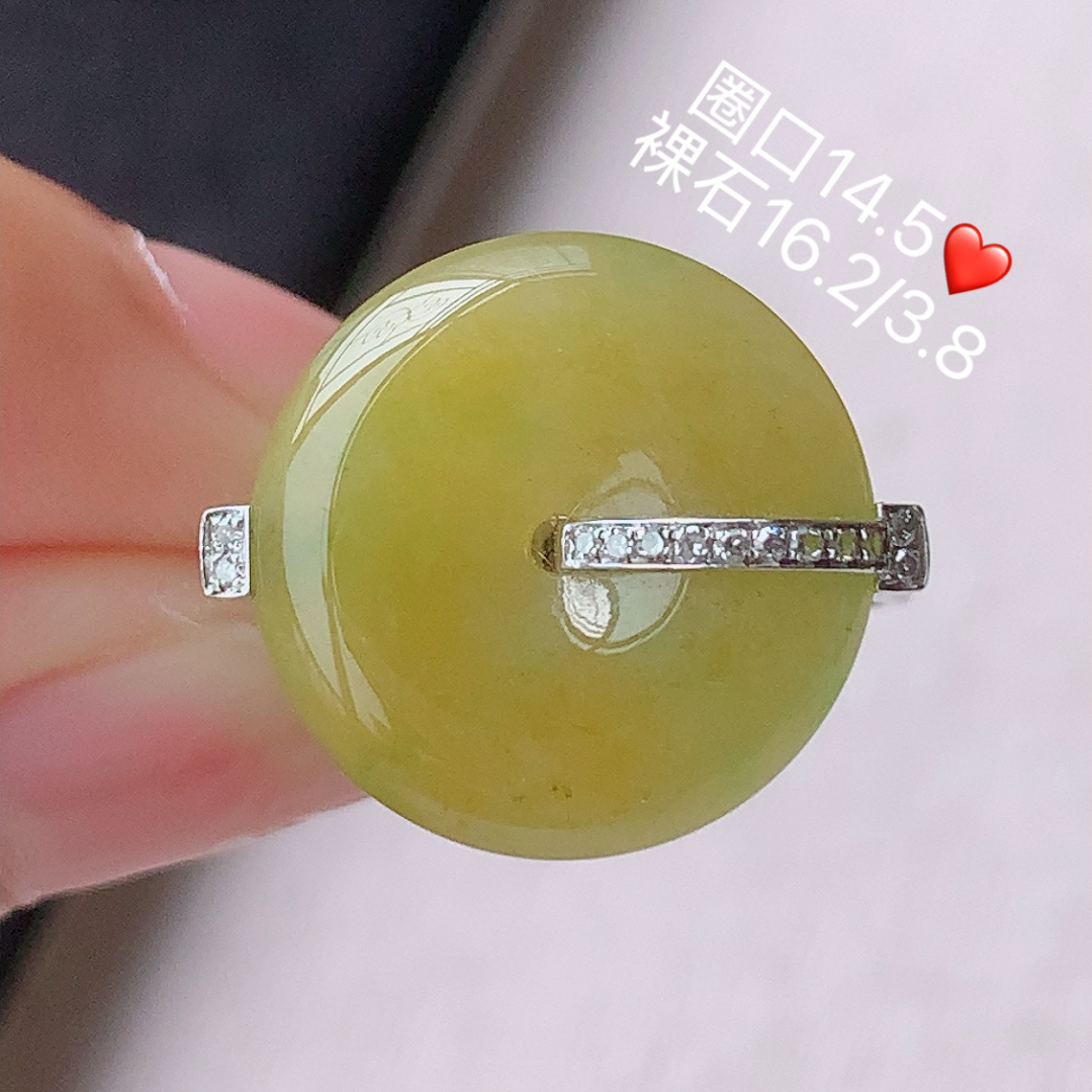 冰黄平安扣女戒 色系鲜甜 底子细腻水润 佩戴优雅精致，14.5