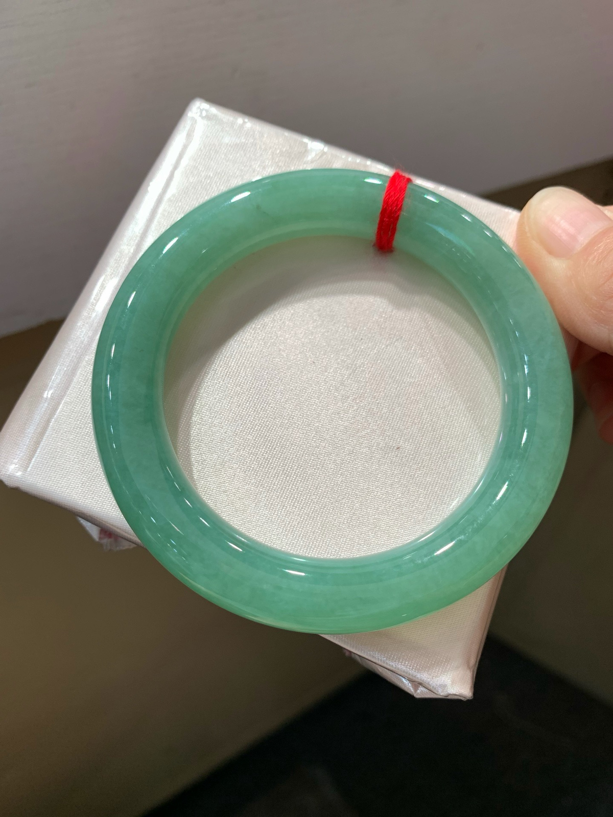 尺寸54.6/11.1，晴绿圆条手镯
水润细腻 清新