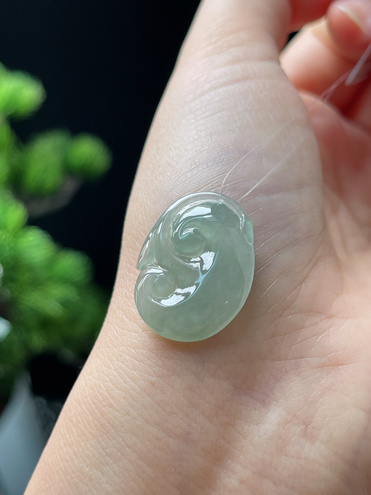 翡翠冰糯种淡绿色如意