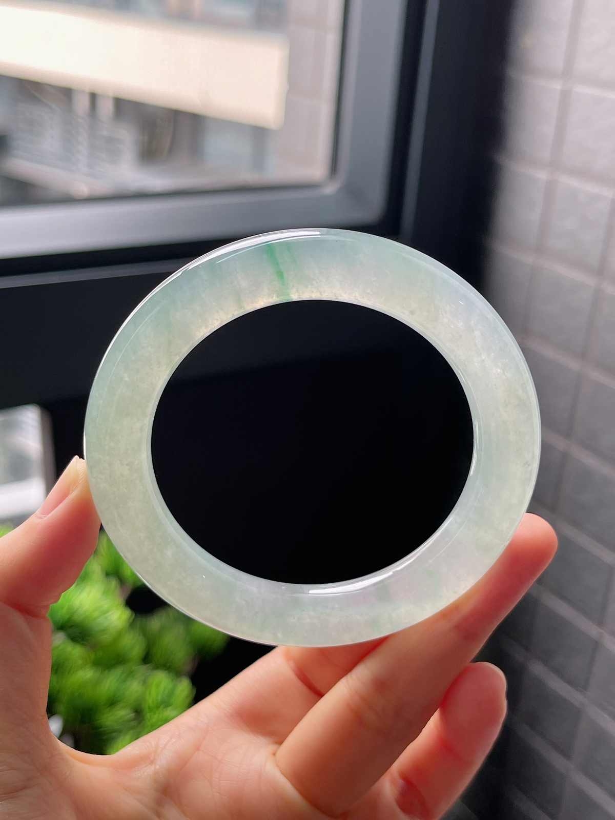 圈口55，冰糯种飘花翡翠圆条手镯