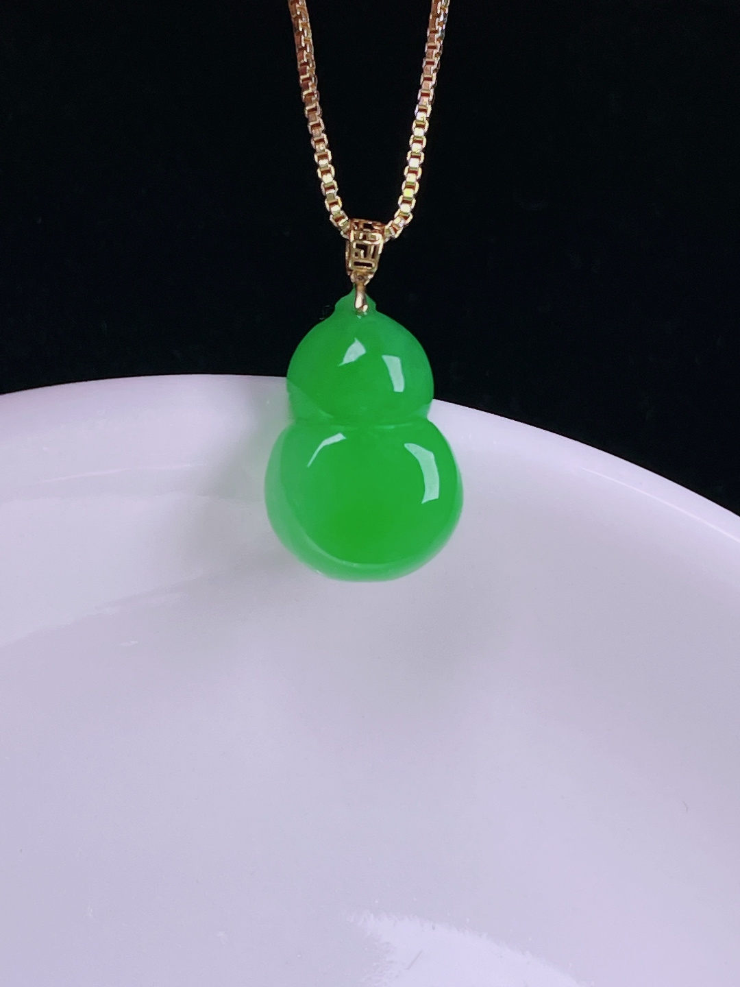 ️飘绿葫芦，老种起光，细底通透，尺寸：19.3裸石16.4/11.2/4.8mm0714