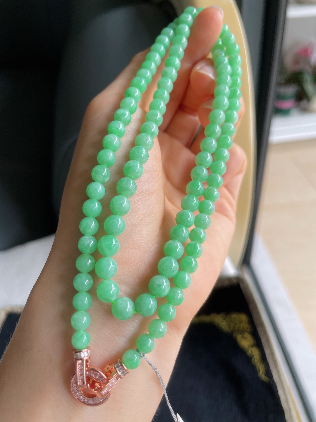 ️，天然翡翠A货，冰满绿珠链，尺寸：5.8mm99颗。【编3041】