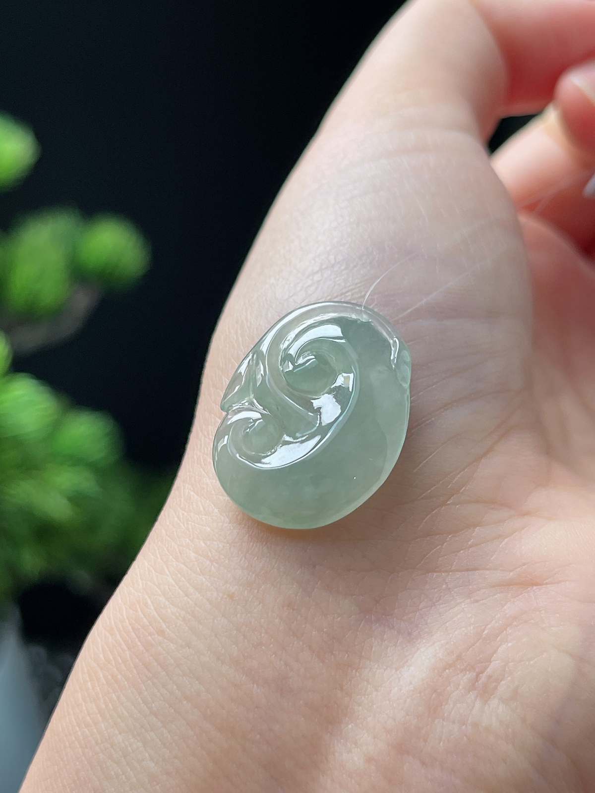 翡翠冰糯种淡绿色如意