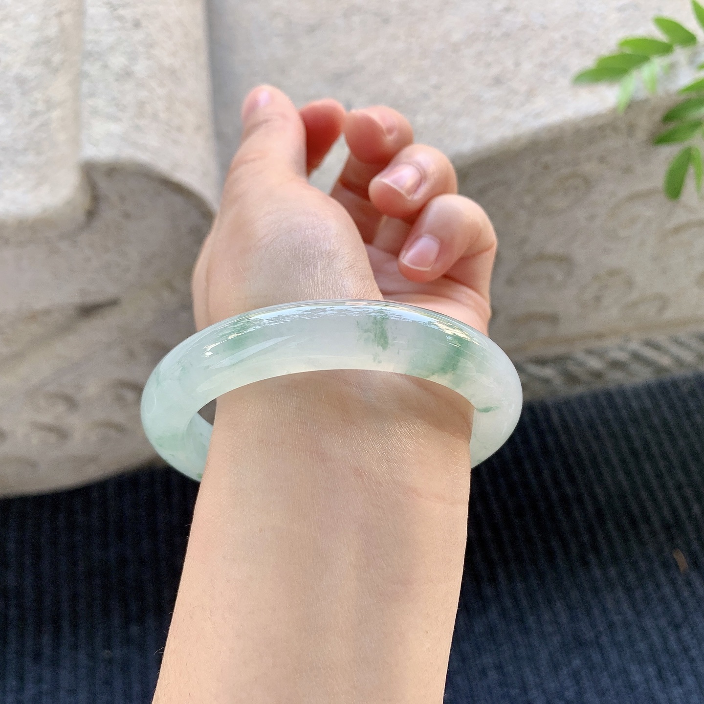 正圈58 59【圈口】59.5/12/9【编码】C5070133【描述】冰糯飘花，清透，水润，种老，细腻，无裂