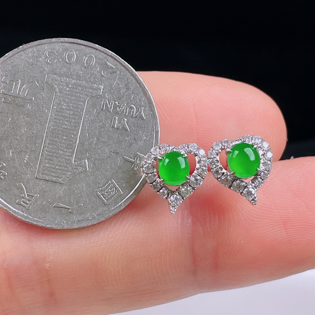 ️冰绿耳钉，老种起光，细底通透，尺寸：裸石4.5/4/3mm0714