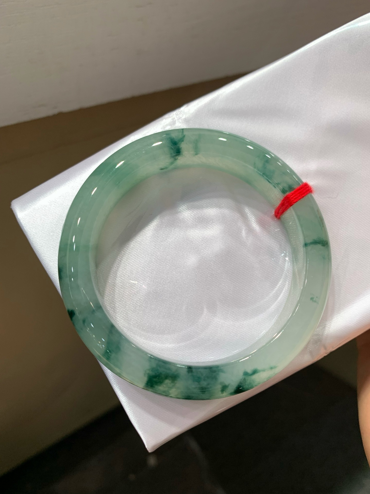 尺寸54.9/12.1/9.0，冰种飘花手镯
种好水足
