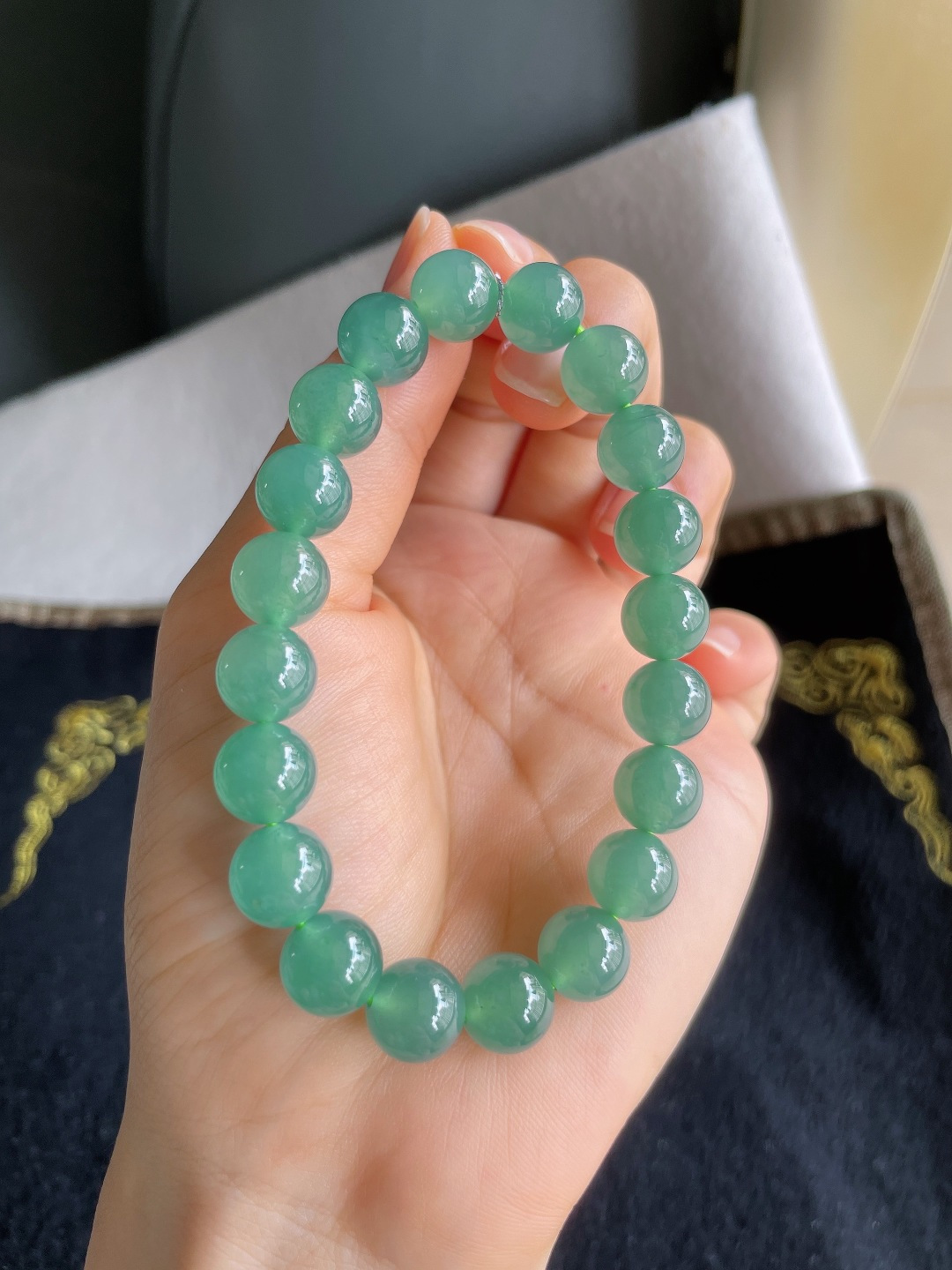 ️天然翡翠A货，冰蓝水冰绿手串，尺寸：9.8mm。【编3383】