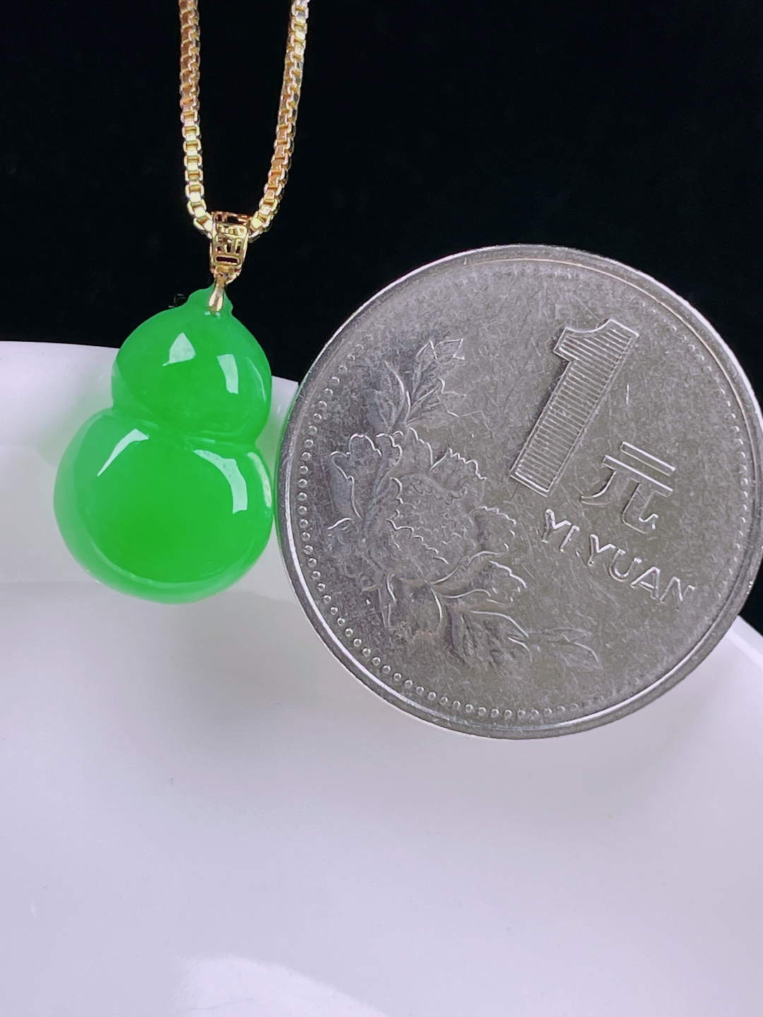 ️飘绿葫芦，老种起光，细底通透，尺寸：19.3裸石16.4/11.2/4.8mm0714
