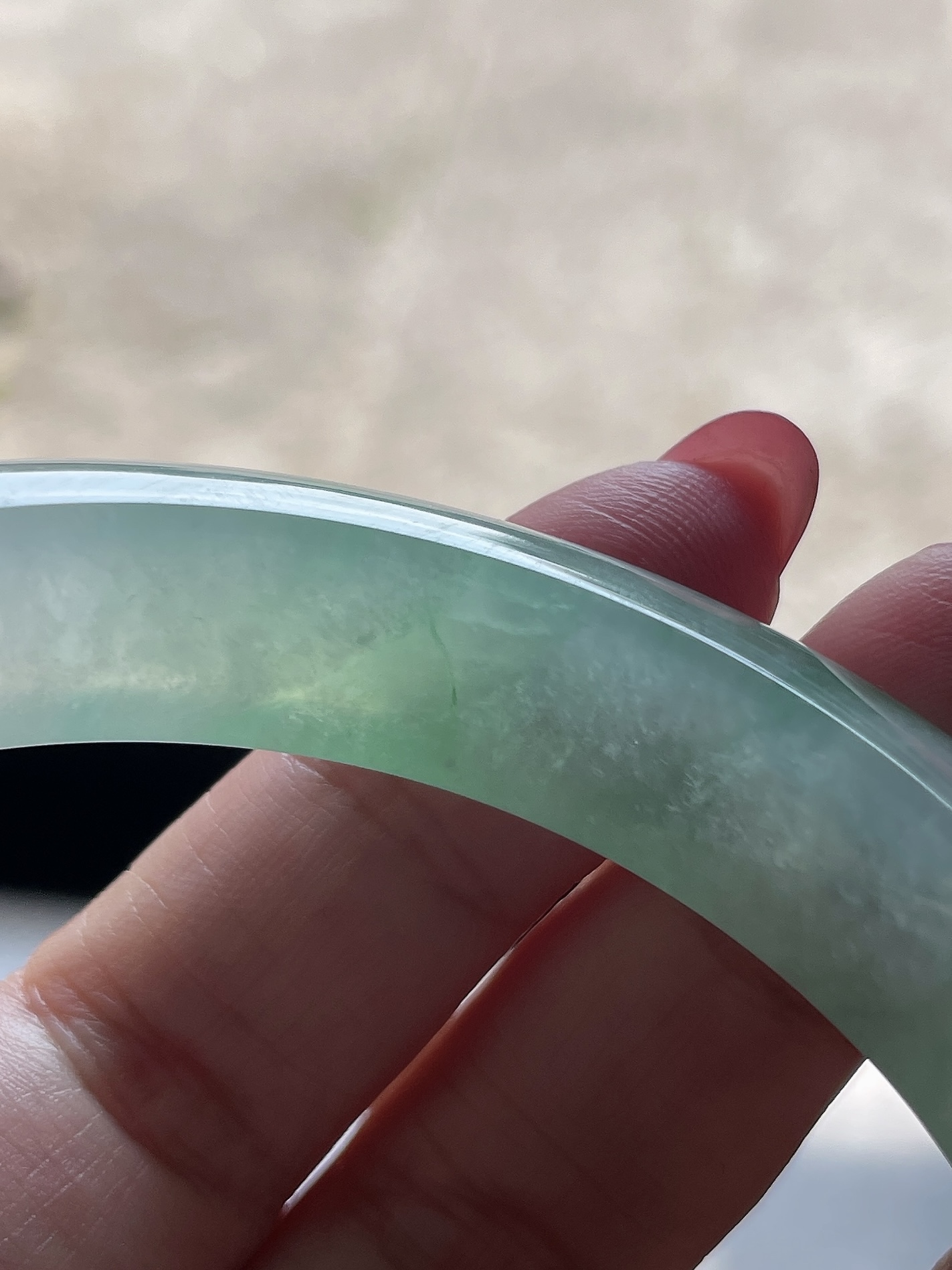手镯正圈56 57圈口56.7-12.6-9.1编码0714QH25描述冰种飘绿，晶莹剔透，水润，种老，细纹