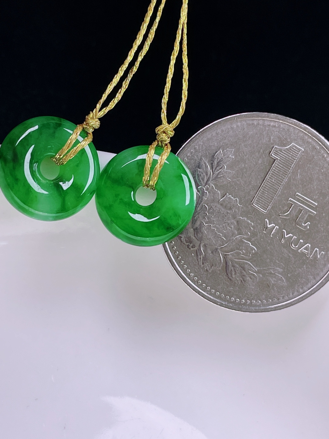 ️辣绿耳坠，老种起光，细底通透，尺寸：12.8/3.9mm0714