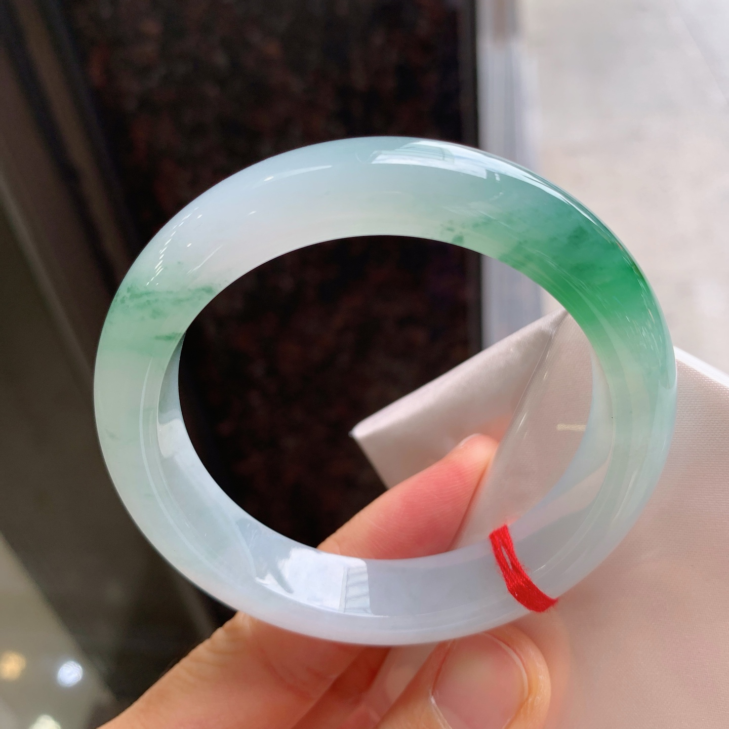 正圈冰飘绿 无裂 尺寸：56/12.9/9 细腻