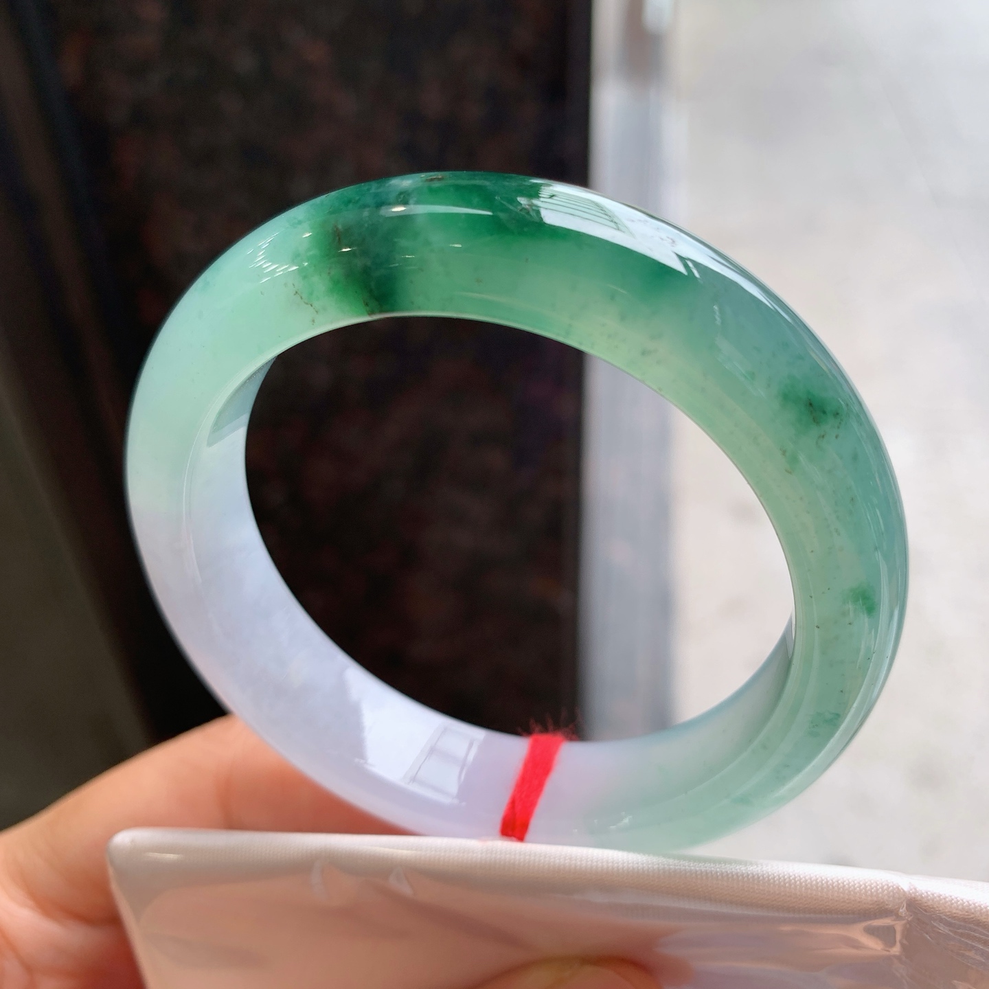 正圈冰飘花 表皮微瑕疵微扣 尺寸：53/12.5/8.2 冰润