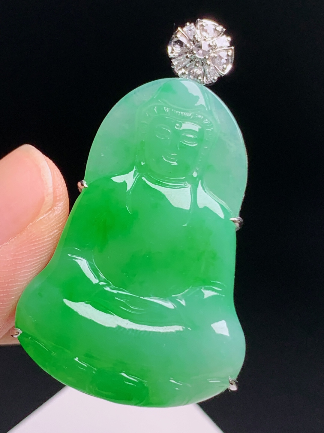冰阳绿素衣观音吊坠，翠色鲜活种水冰透，雪花钻扣端庄 9807